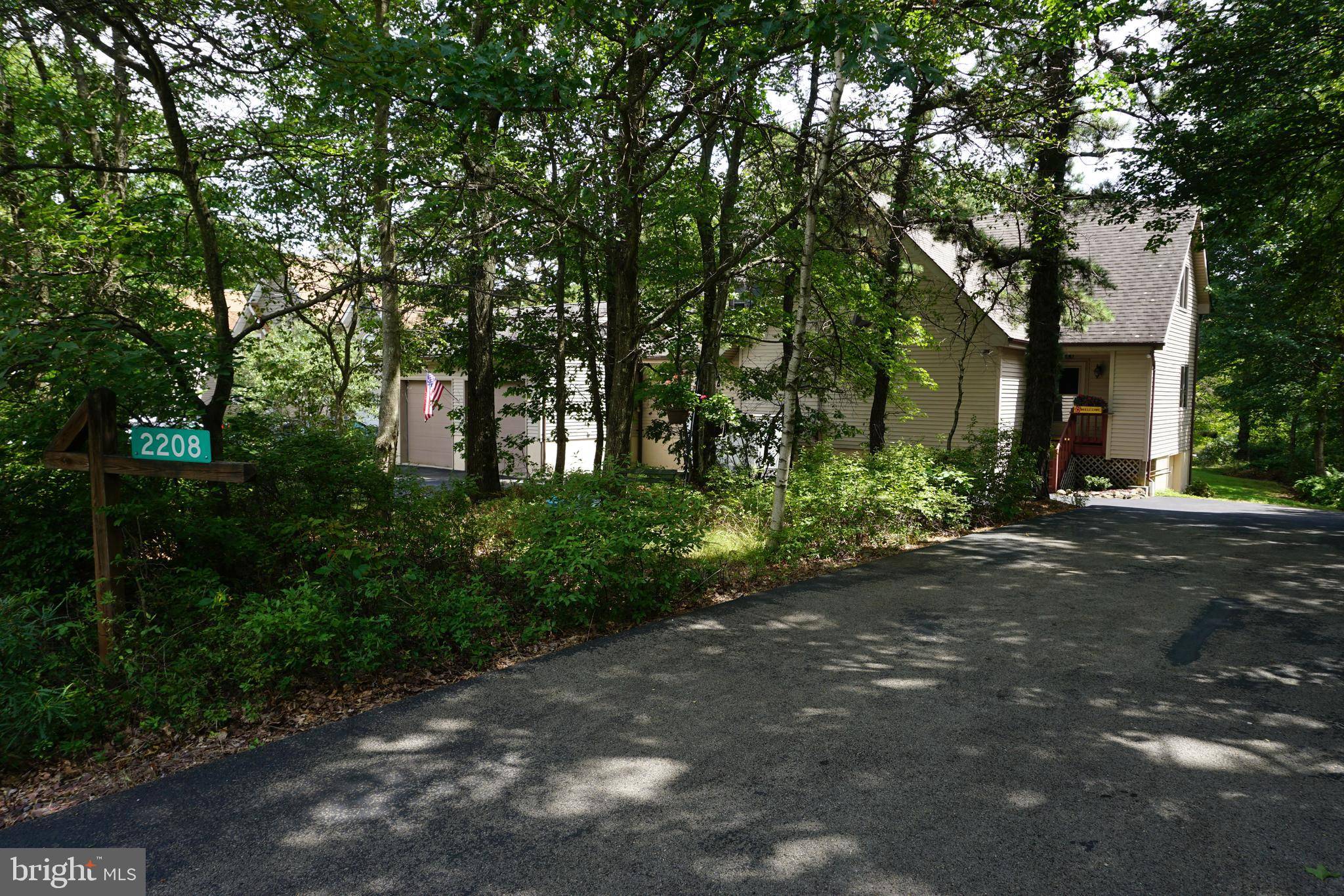 Long Pond, PA 18334,2208 MOHEGAN CT