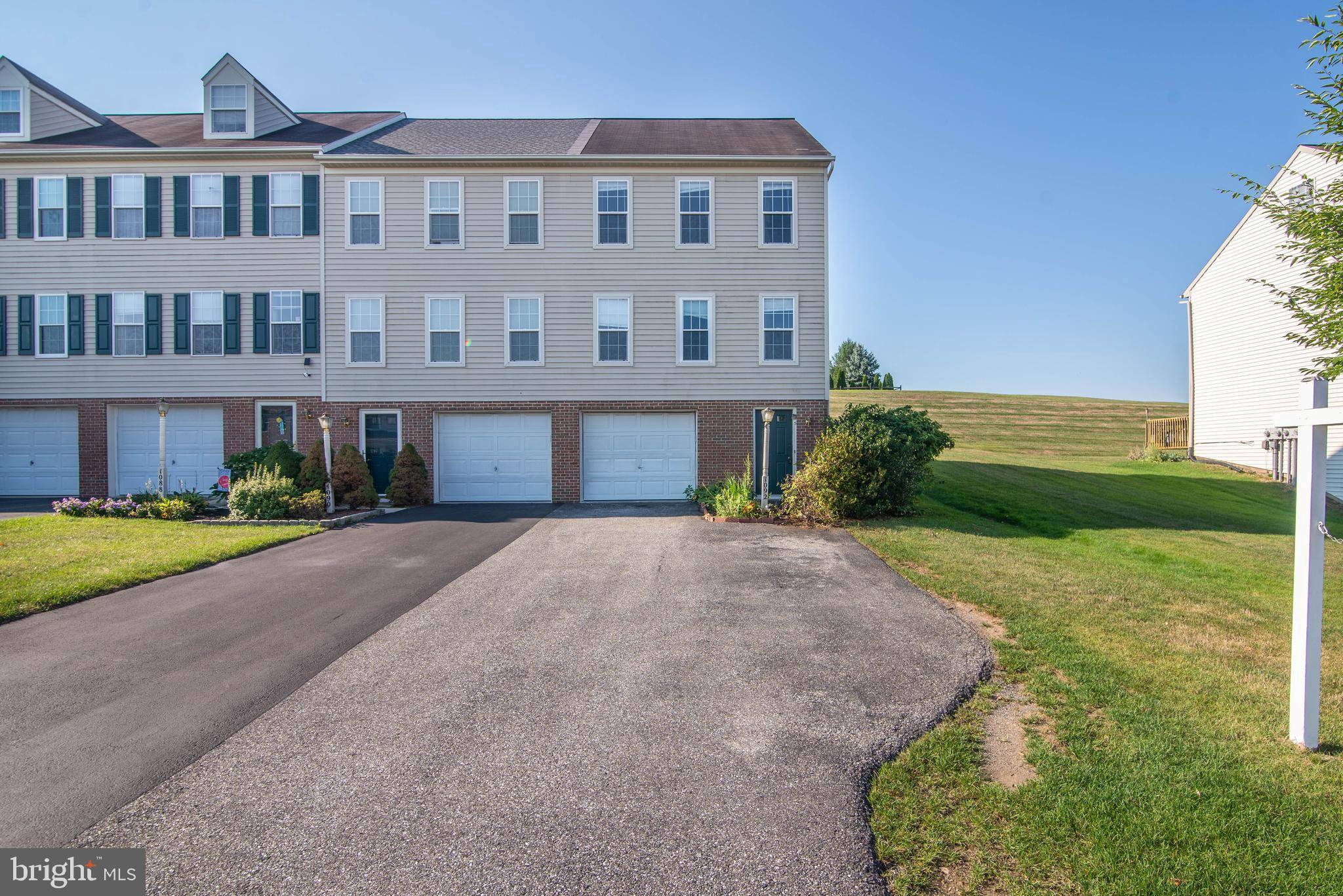 York, PA 17404,1092 HEARTHRIDGE LN