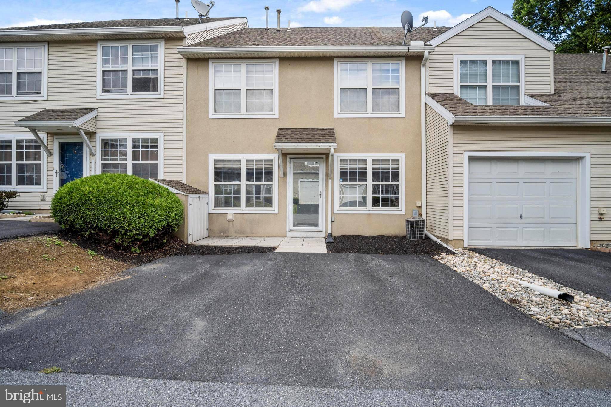 Carlisle, PA 17013,16 COURTYARD DR