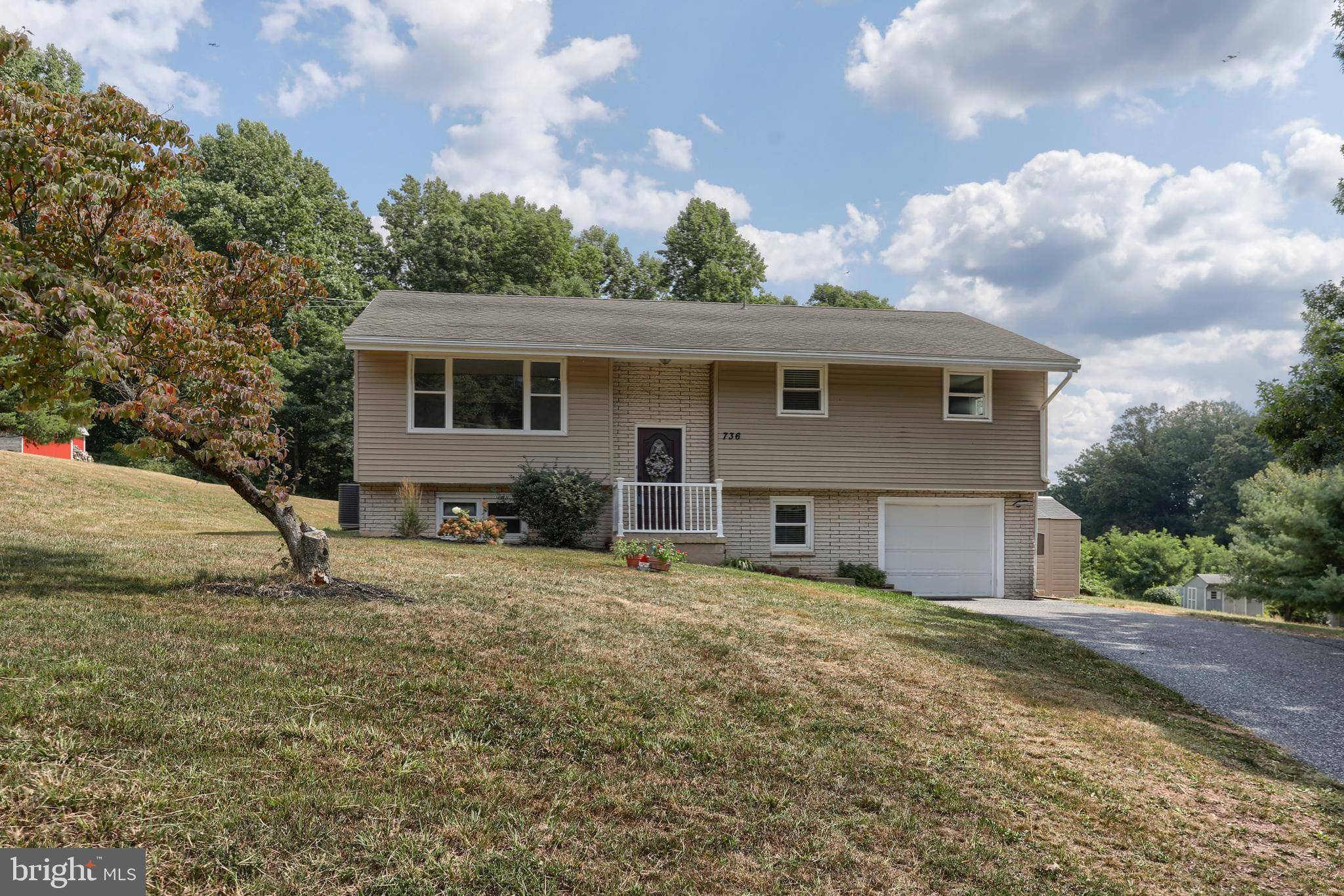 Lewisberry, PA 17339,736 SCHOOL HOUSE LN