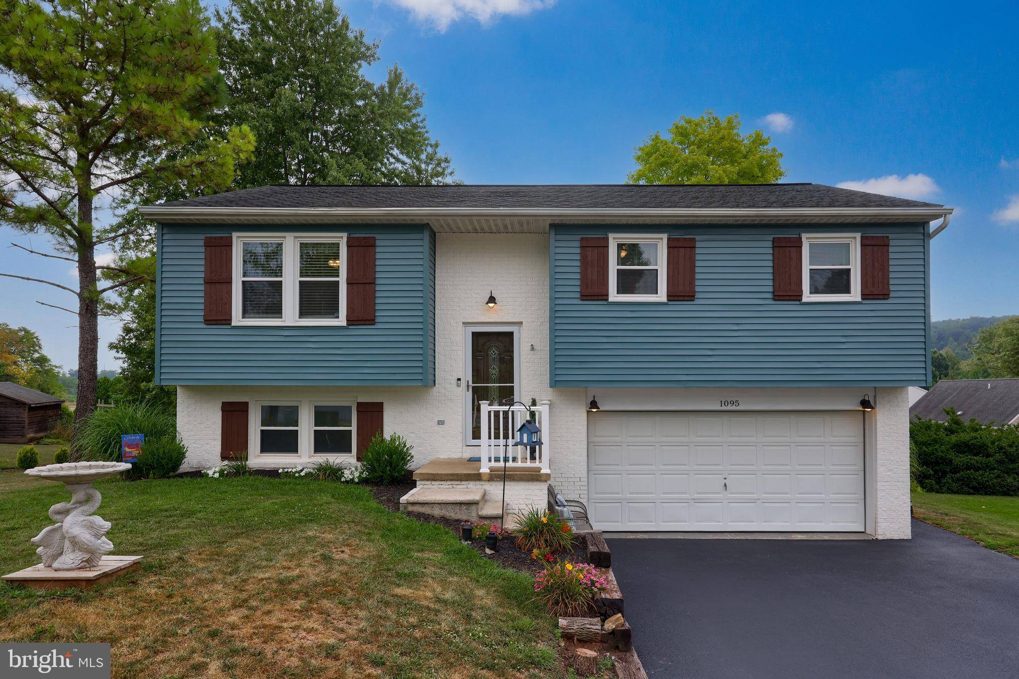 Denver, PA 17517,1095 HOLLY LN