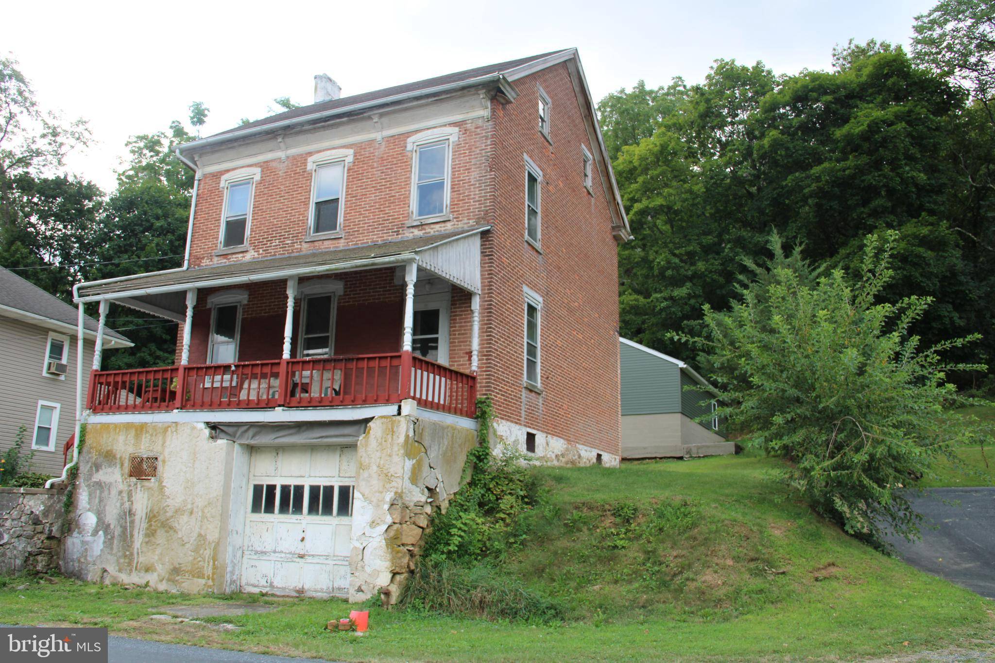 Bechtelsville, PA 19505,88 RACE ST