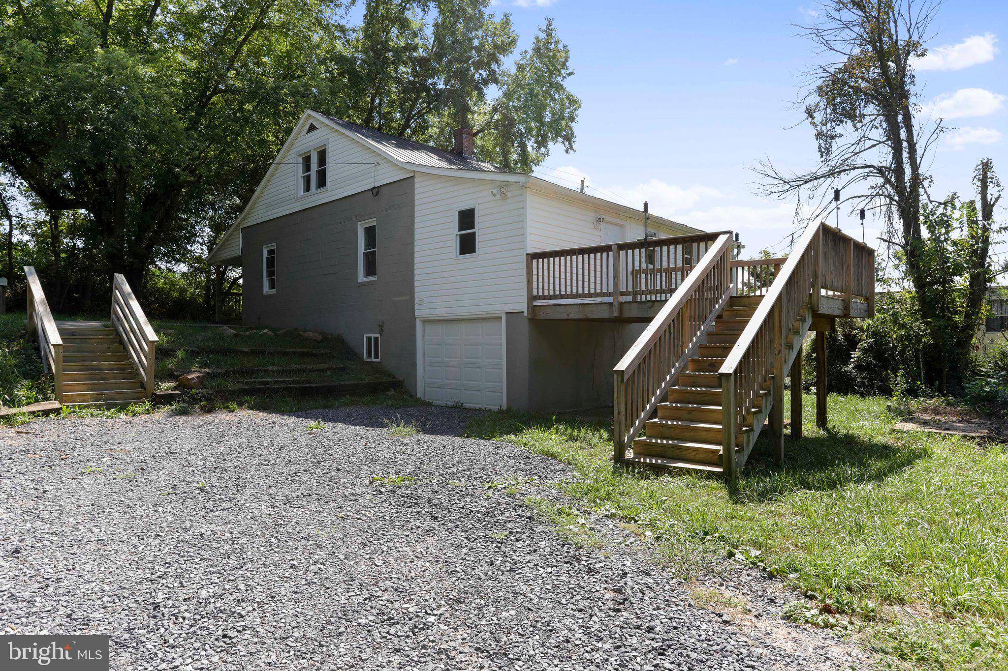 Hedgesville, WV 25427,991 HAMMONDS MILL RD