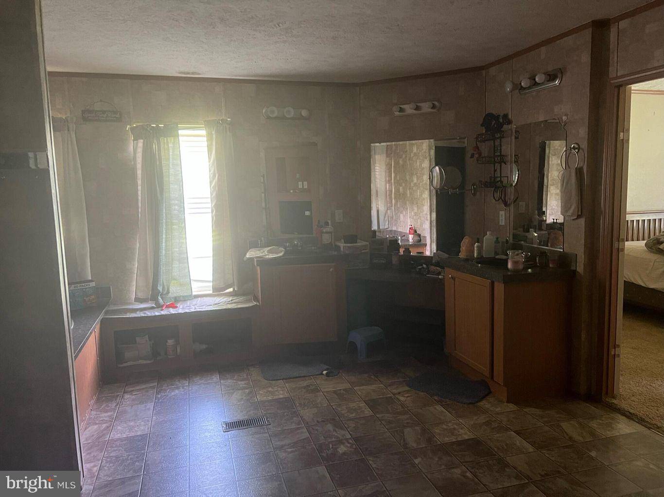 Renick, WV 24966,1451 ROBINS FORK RD