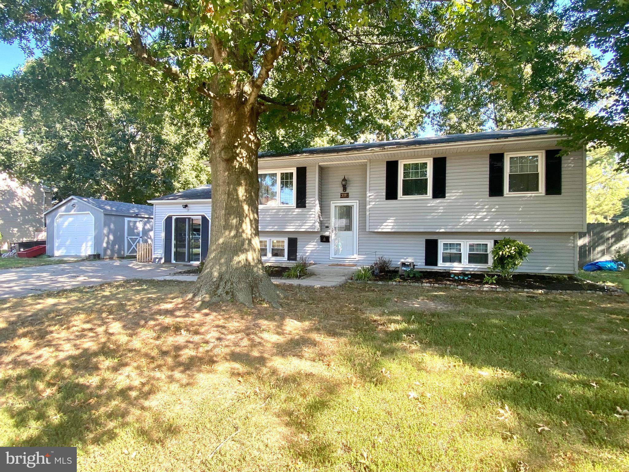 Pennsville, NJ 08070,13 MUSKET LN