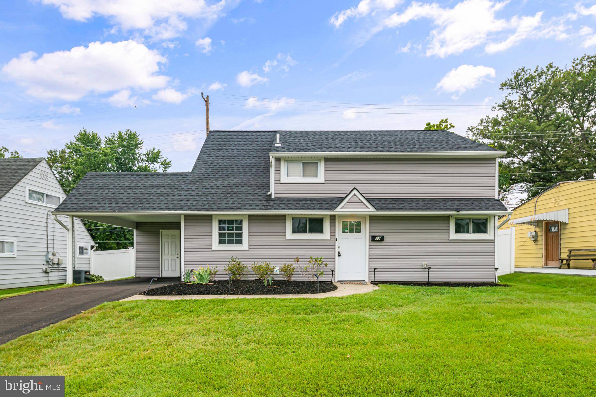 Levittown, PA 19055,22 ROUNDWOOD LN