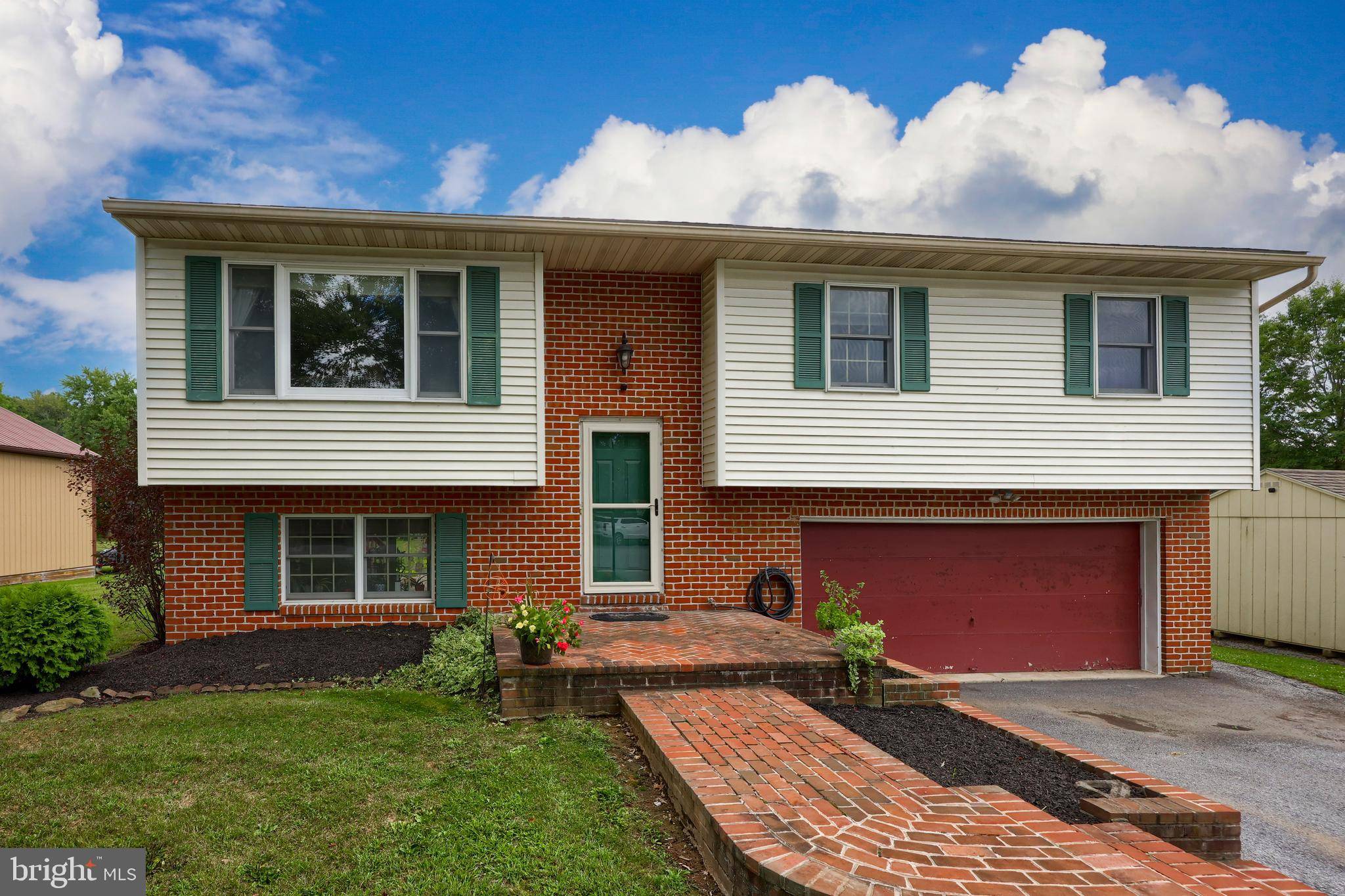 Mohnton, PA 19540,129 MEADOWLARK LN