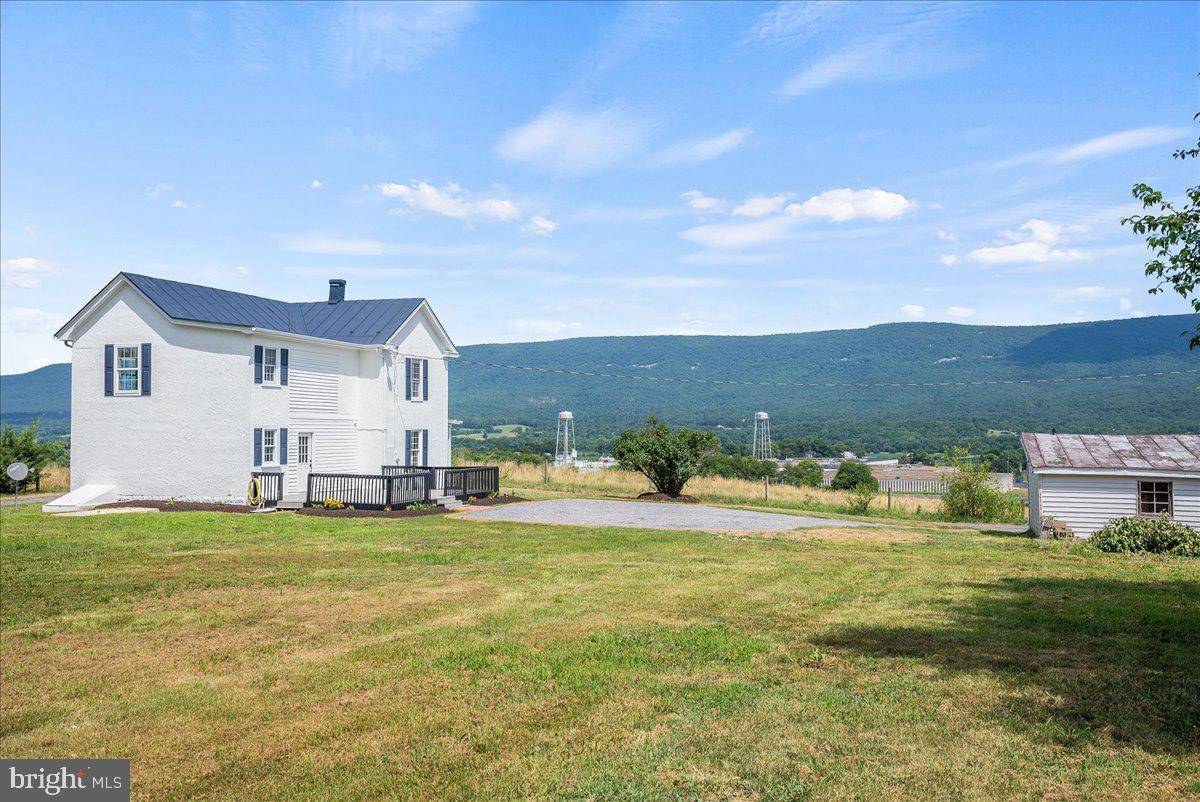 Mount Jackson, VA 22842,105 SHORT RUN LN