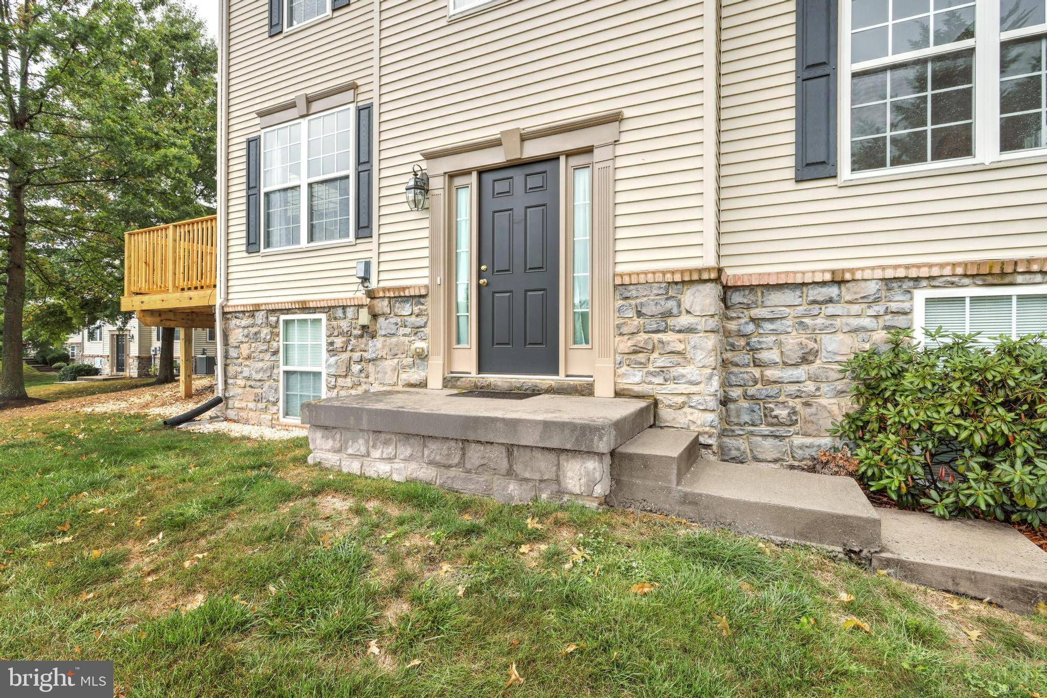 York, PA 17402,2724 FOXSHIRE DR #112