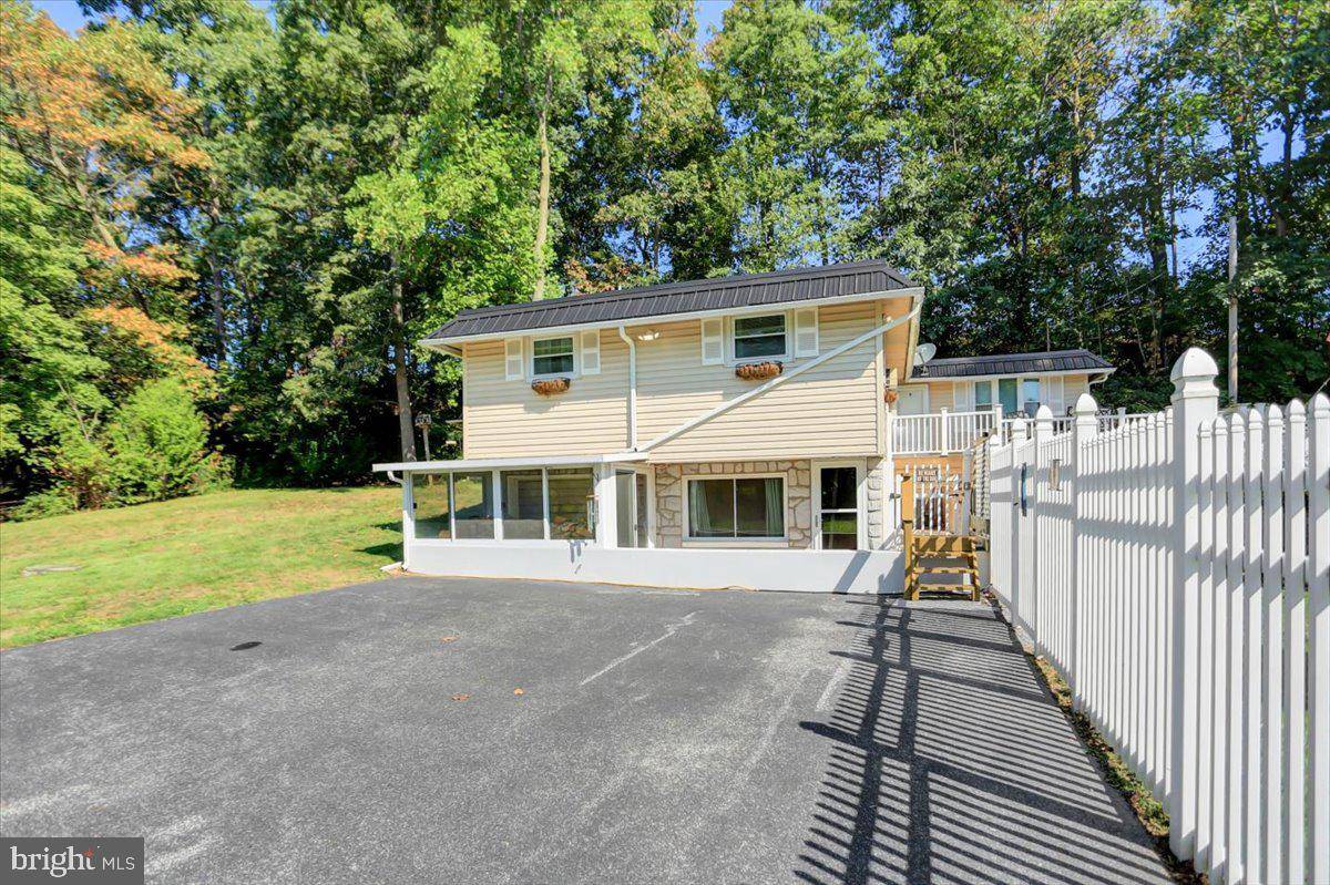 Thomasville, PA 17364,602 LEFEVER RD