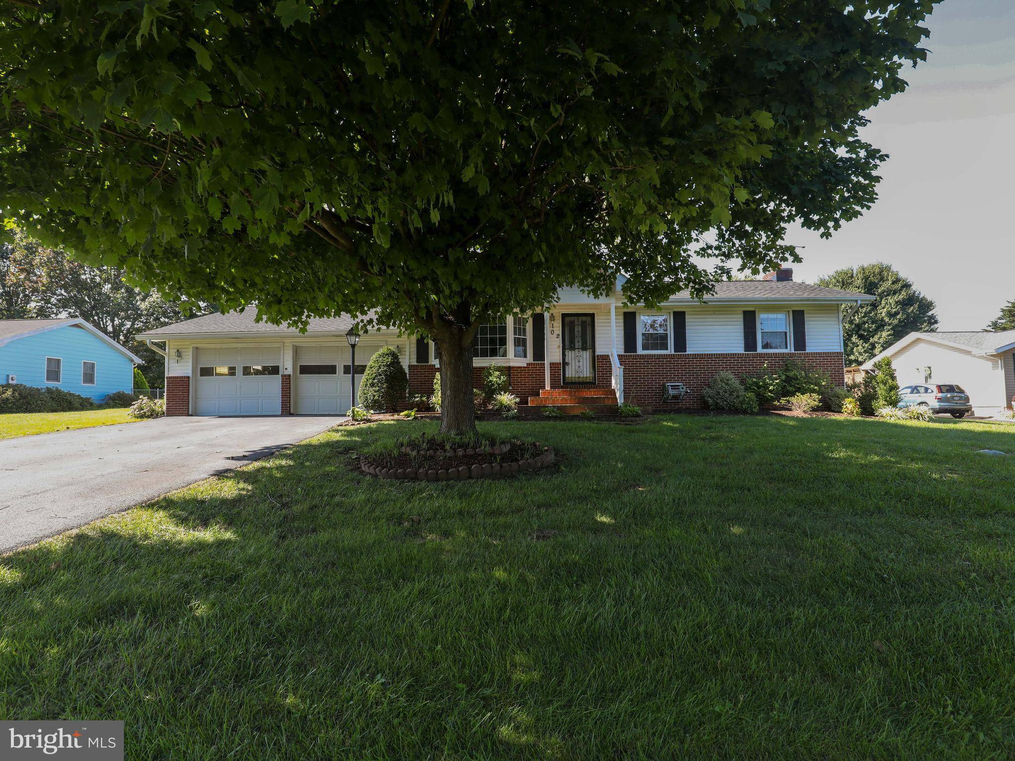 Charles Town, WV 25414,102 LINDSEY DR