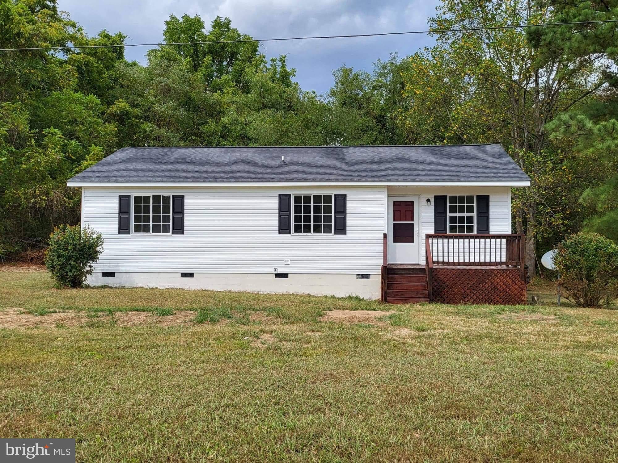 Hague, VA 22469,531 LOWE DR