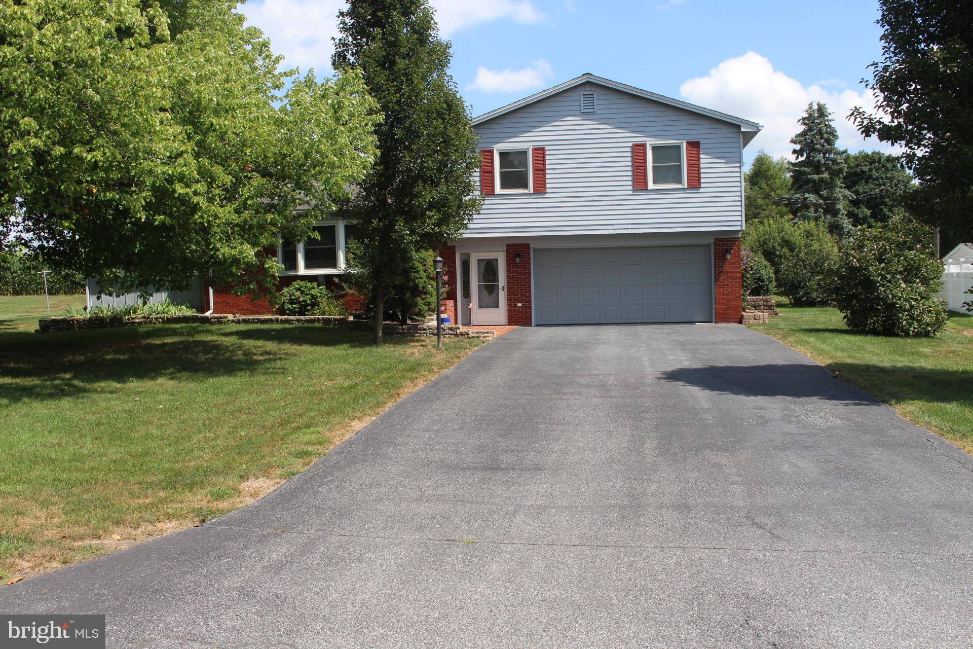 New Holland, PA 17557,110 CRESTVIEW AVE