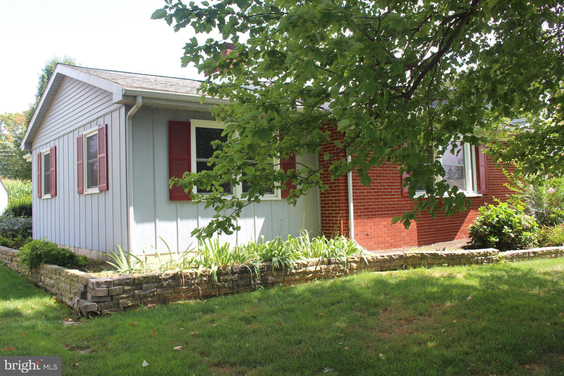 New Holland, PA 17557,110 CRESTVIEW AVE