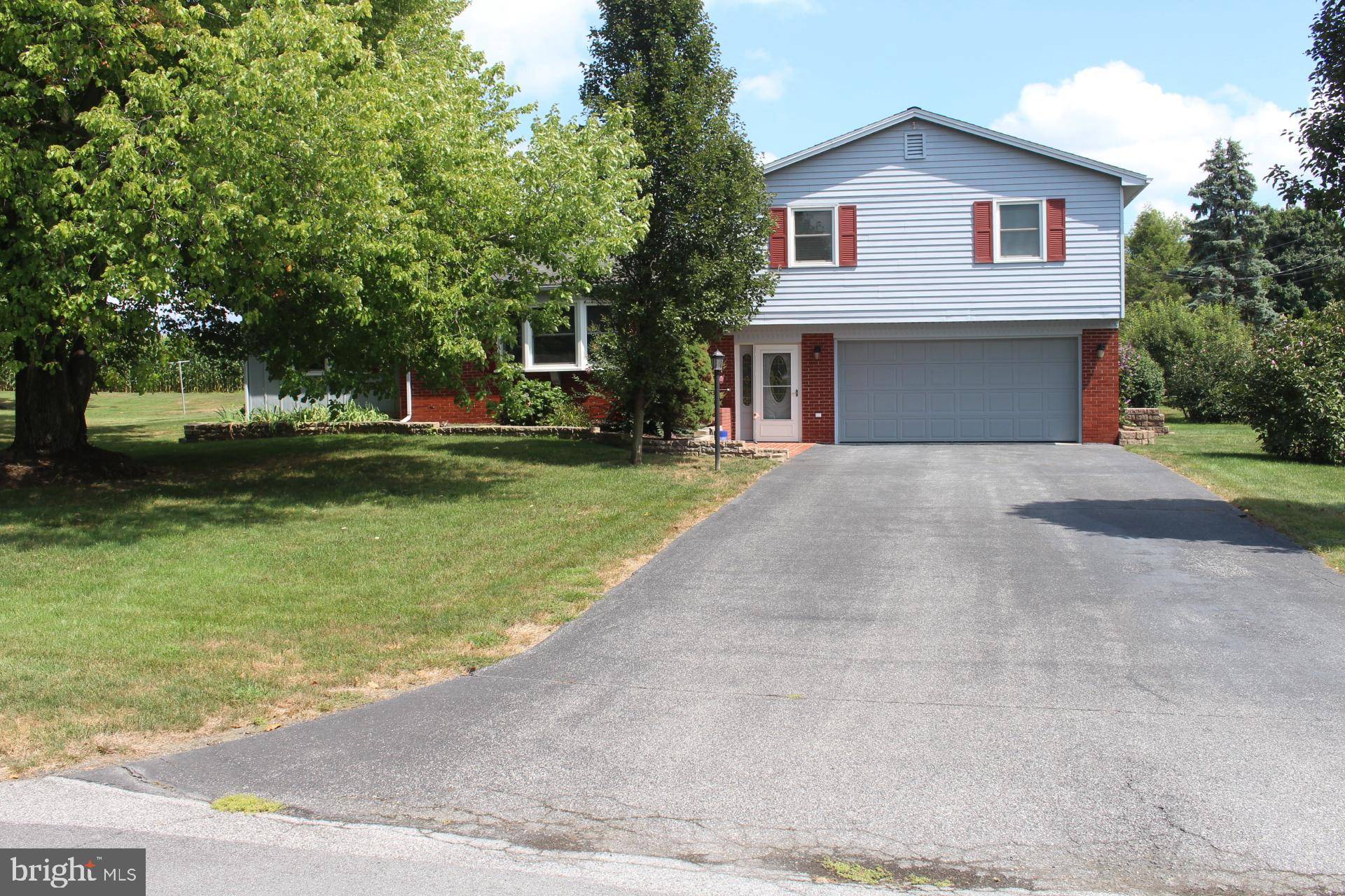 New Holland, PA 17557,110 CRESTVIEW AVE