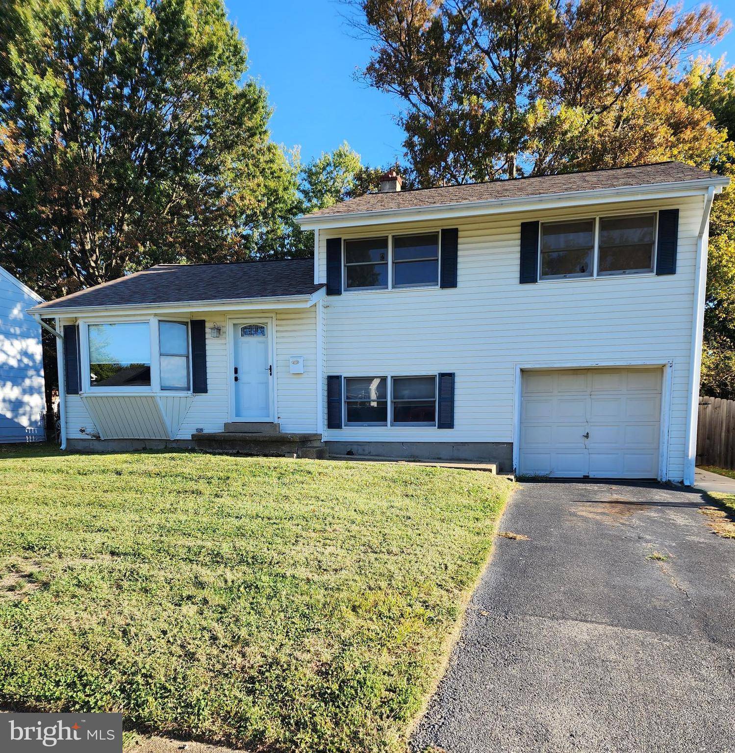 Claymont, DE 19703,27 CAMEO RD