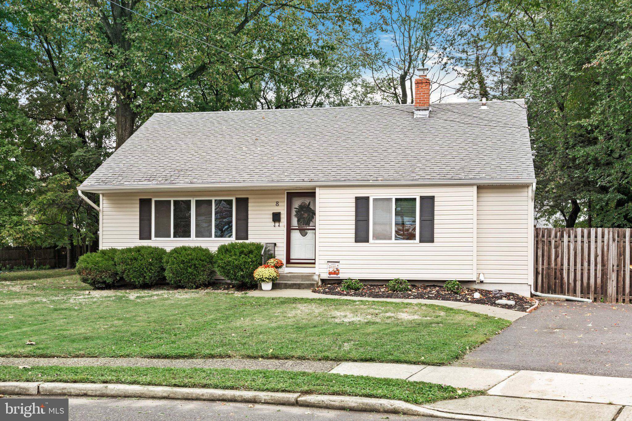 Hamilton, NJ 08690,8 EDDRIE CT