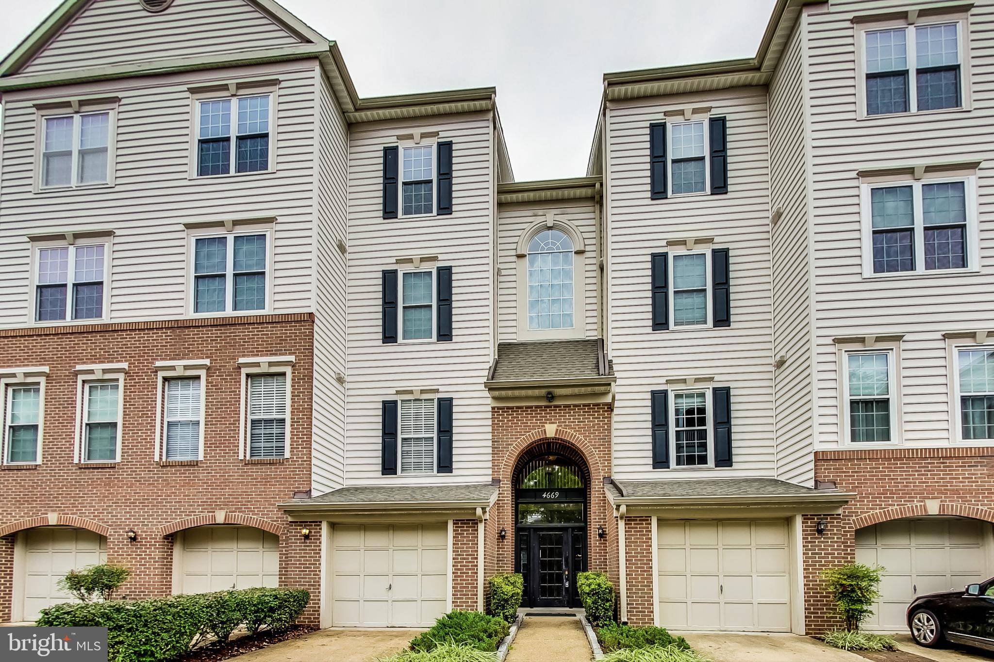 Alexandria, VA 22311,4669 LAWTON WAY #303