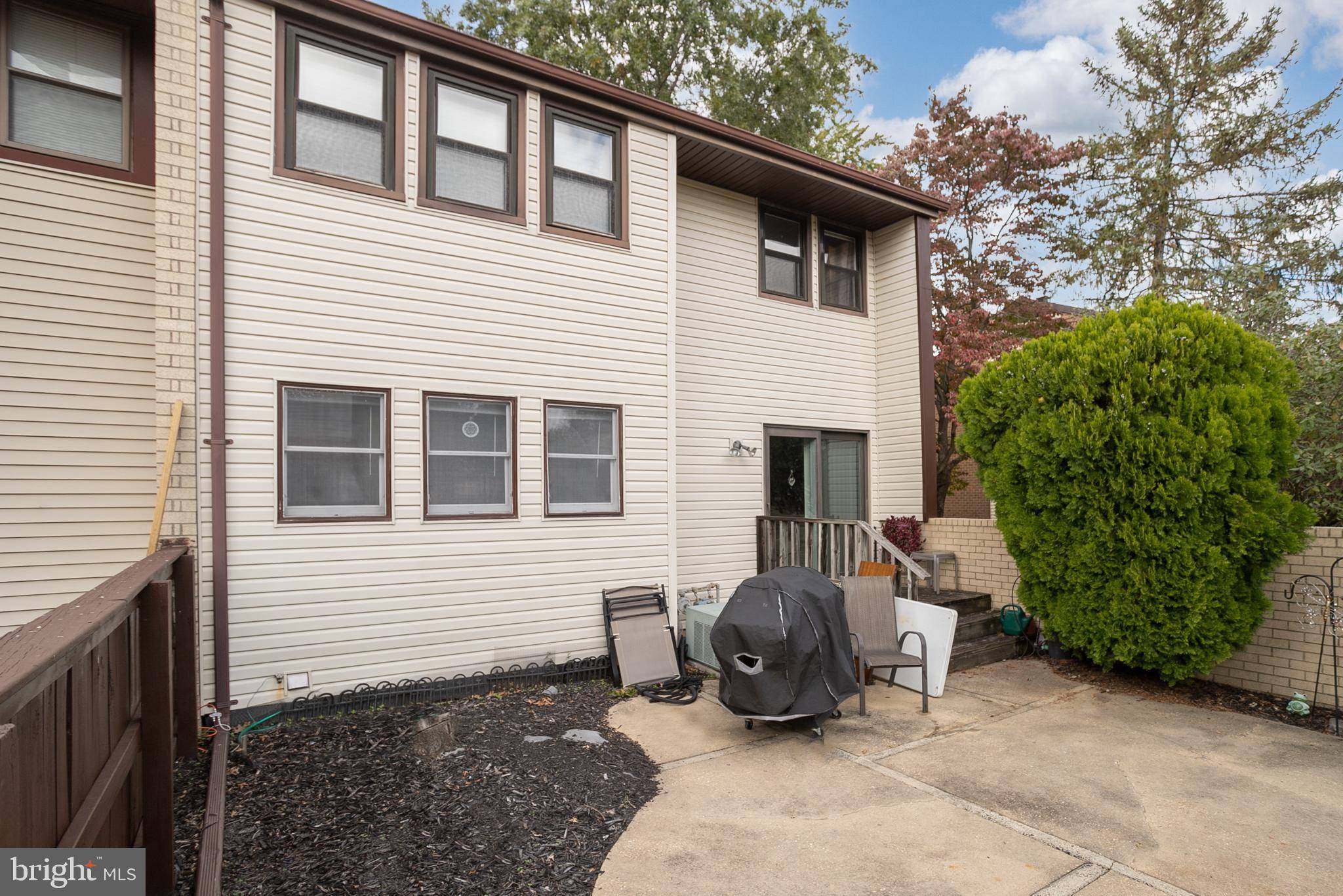 Hightstown, NJ 08520,586 GREENWICH CT