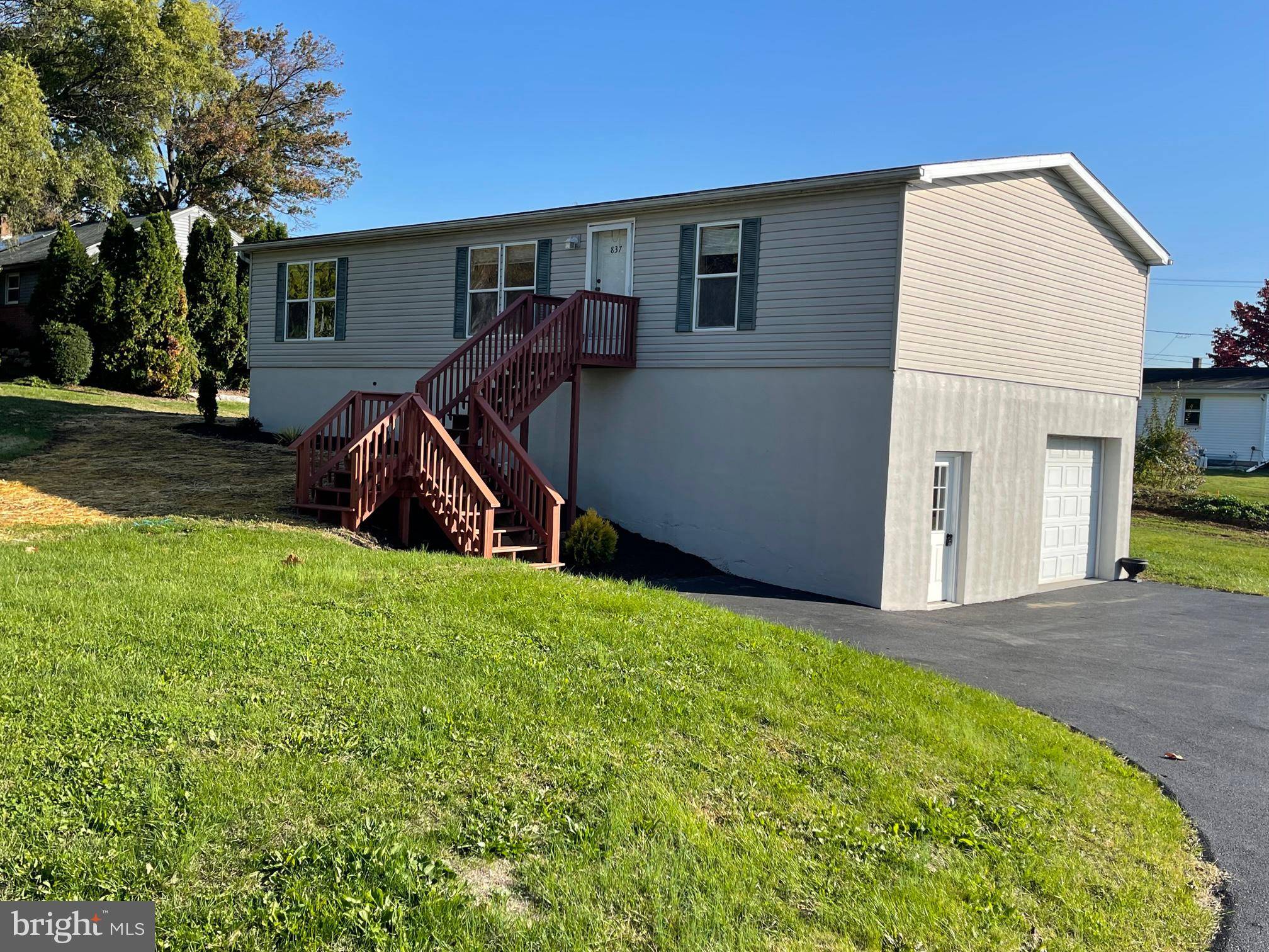 Manheim, PA 17545,837 PEARL AVE