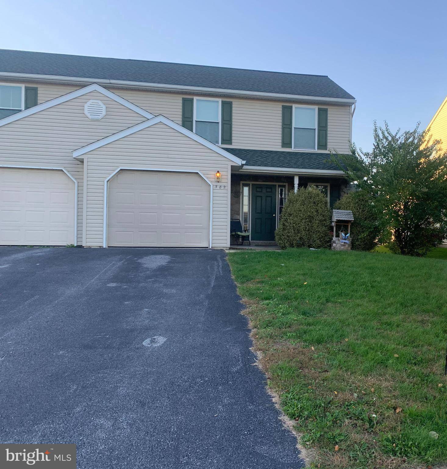 New Holland, PA 17557,582 DAISY DR