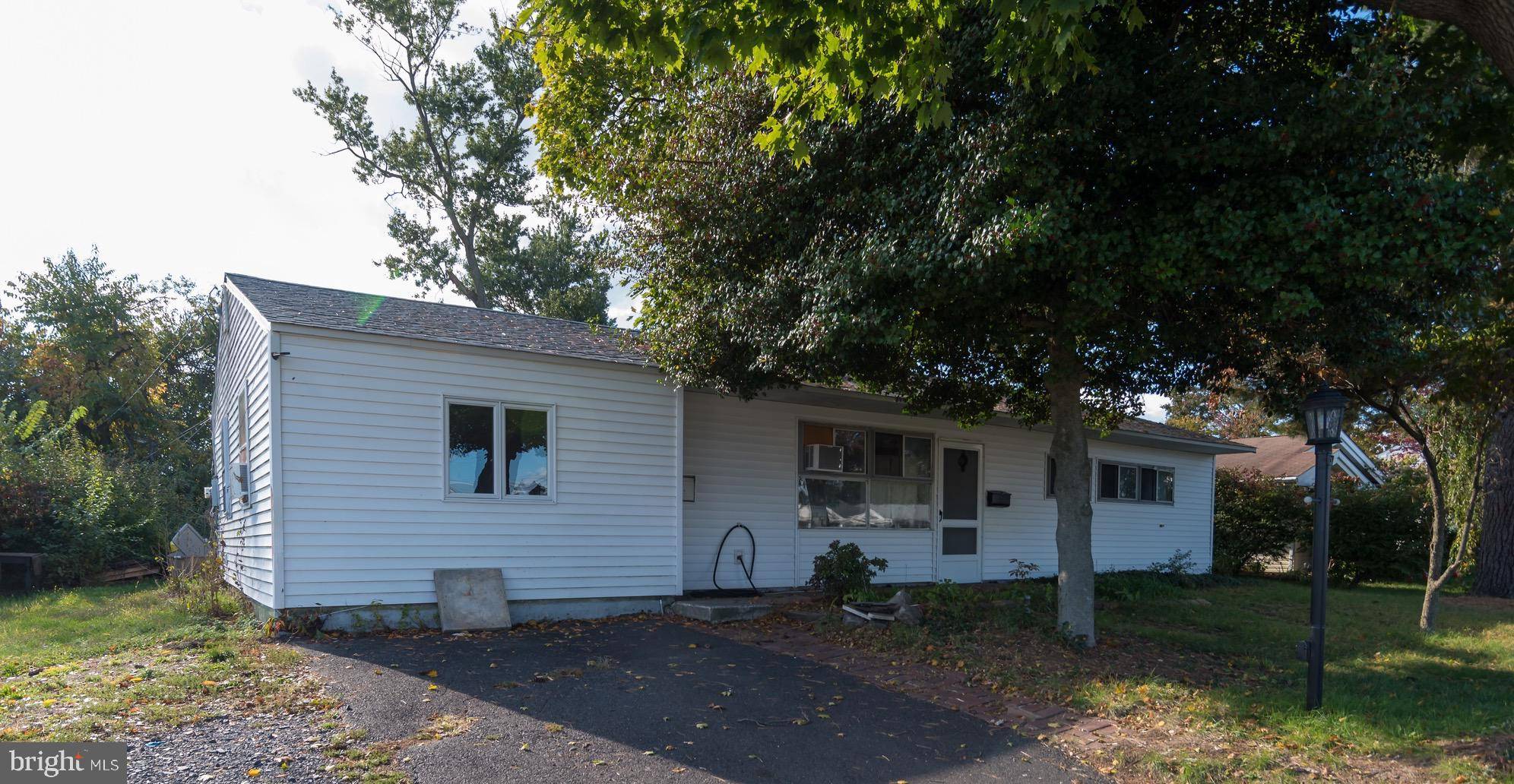 Levittown, PA 19054,23 PEBBLE LN