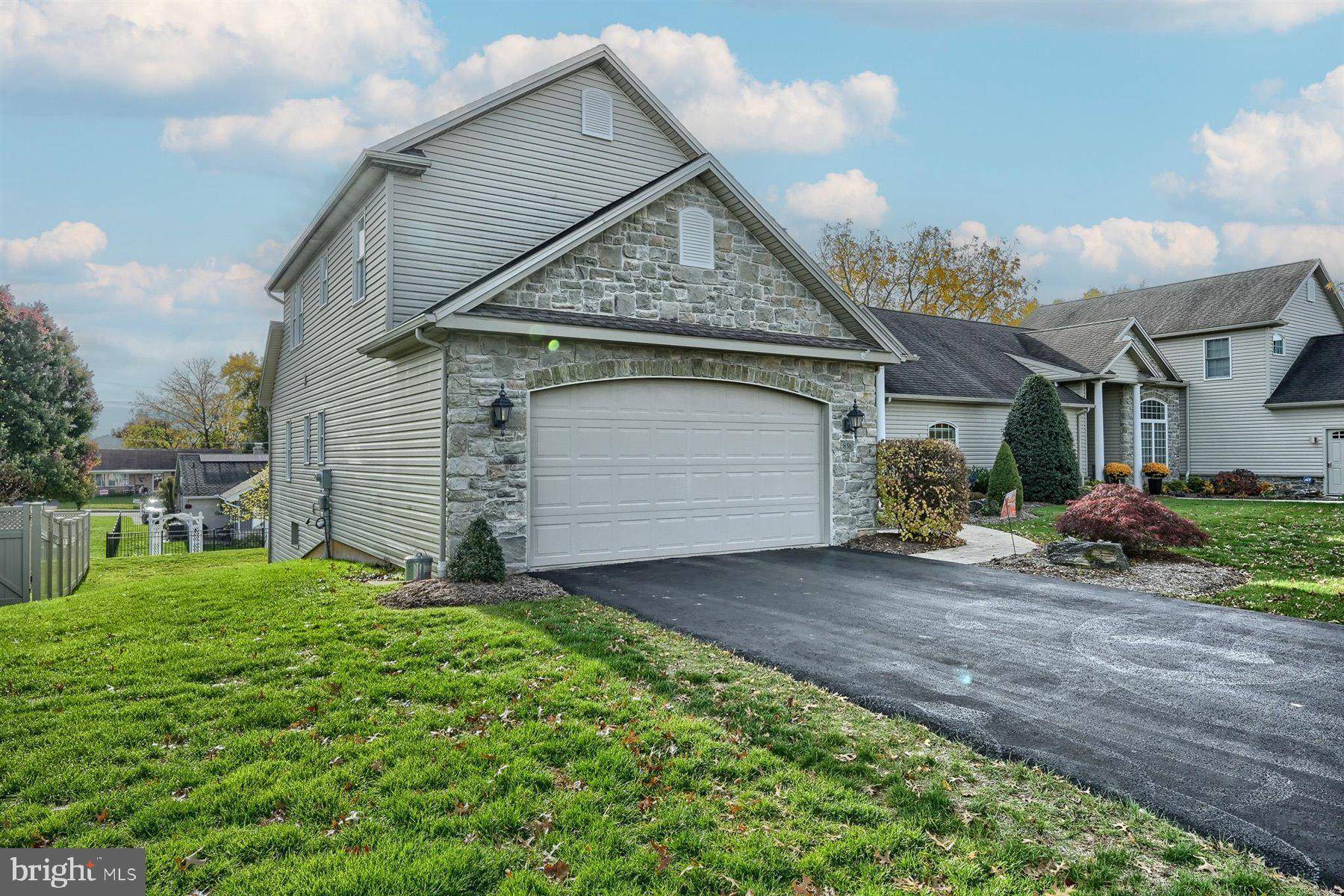 Palmyra, PA 17078,856 VICTORIA LN