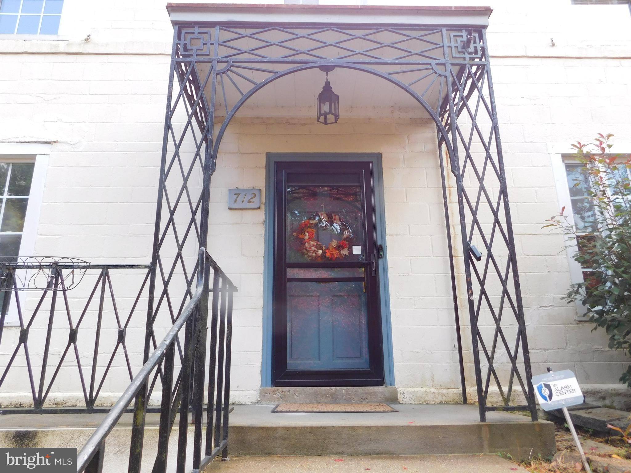 Philadelphia, PA 19128,712 HENDREN ST