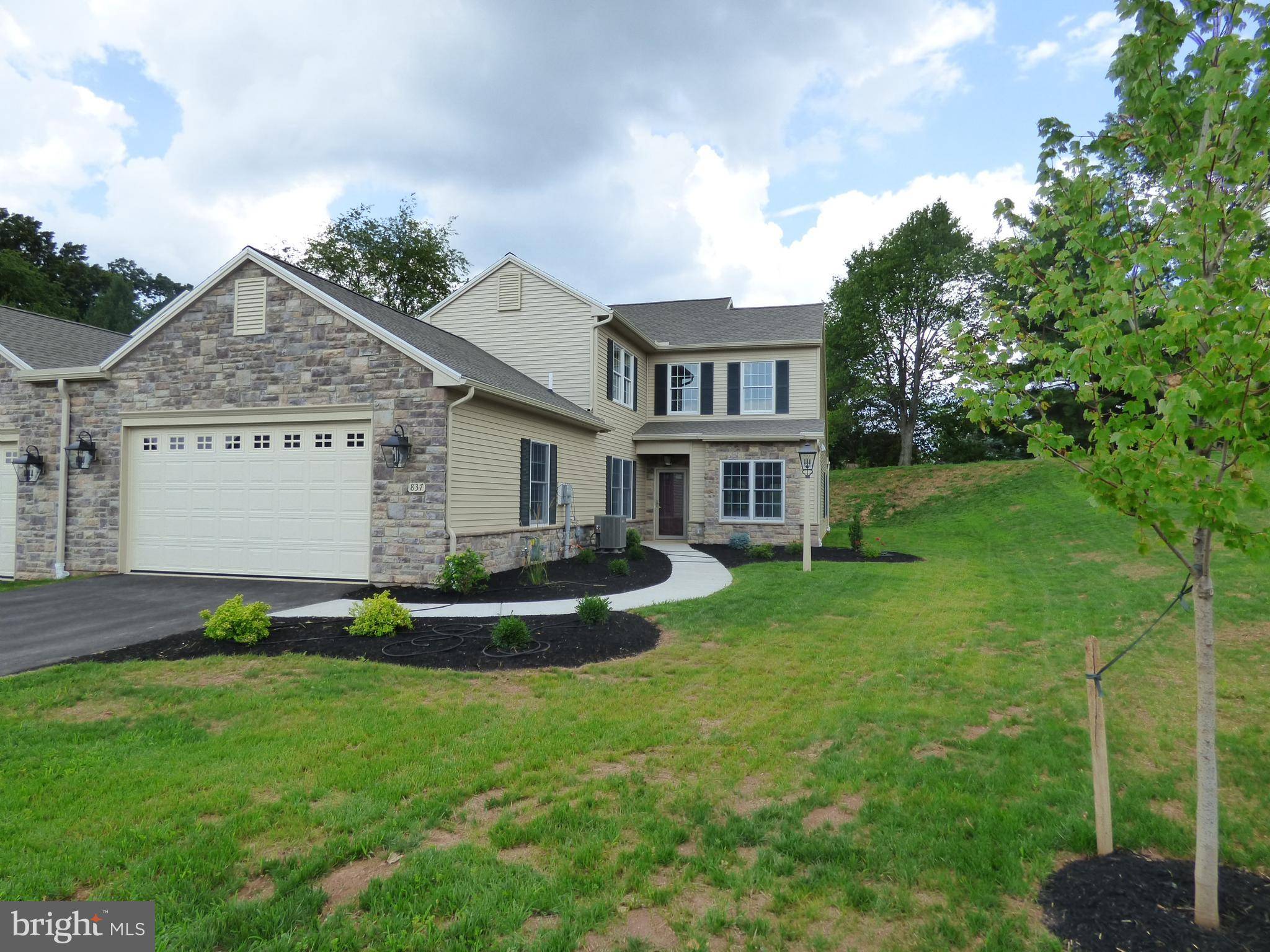 York, PA 17402,837 MEADOW CT