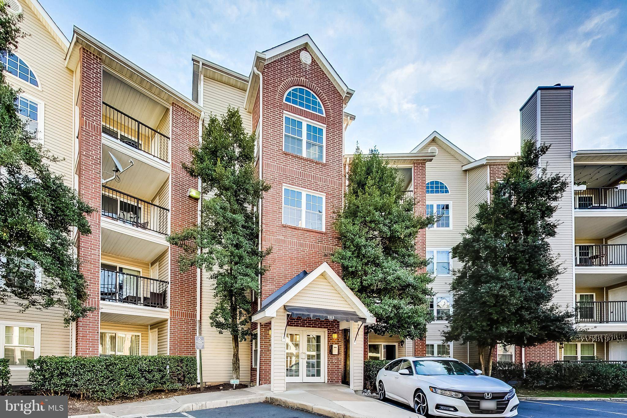 Alexandria, VA 22302,3313 WYNDHAM CIR #2210