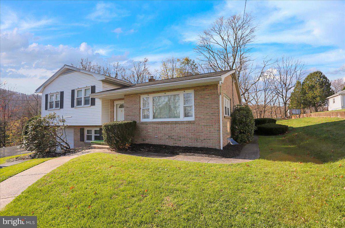 Mohnton, PA 19540,6 MAPLE ST