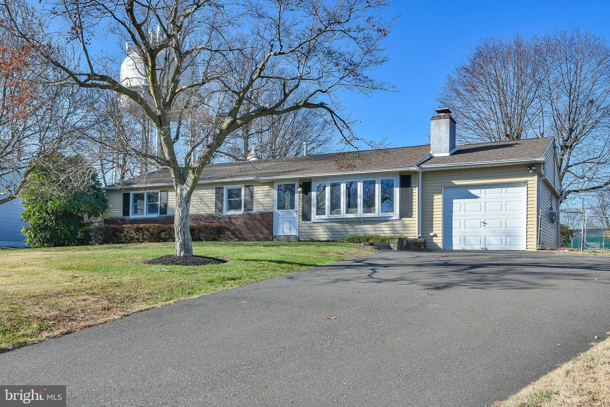 Hatboro, PA 19040,120 HOLLY DR