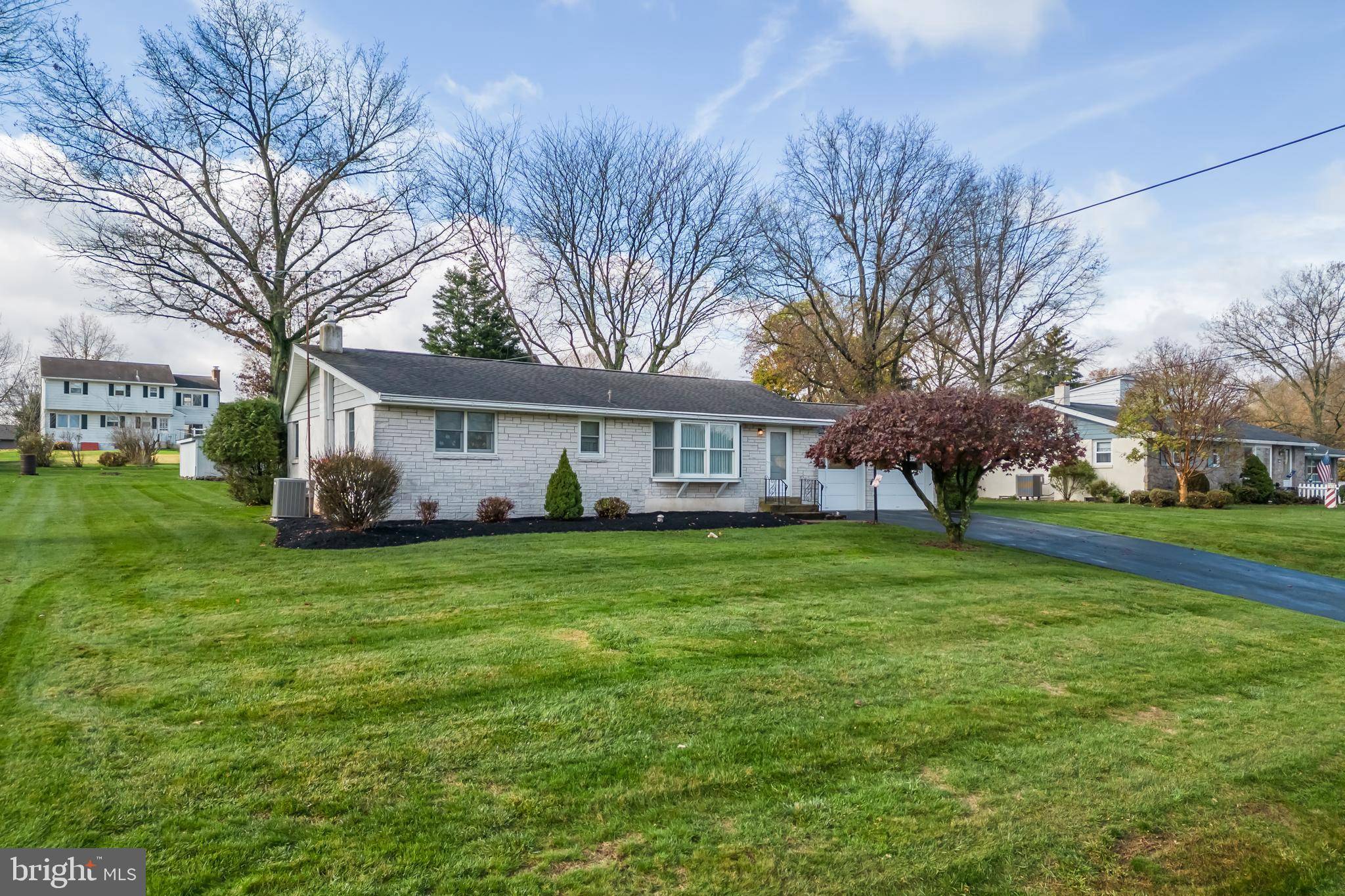 Pennsburg, PA 18073,1707 LAKESHORE DR