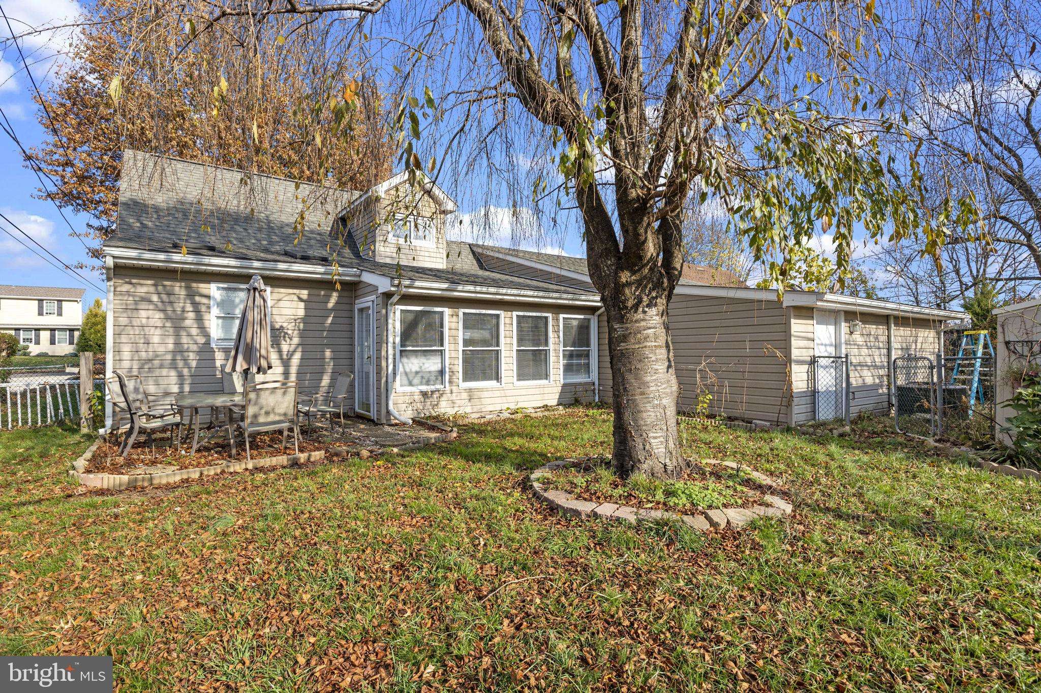 Levittown, PA 19055,77 AUTUMN LN