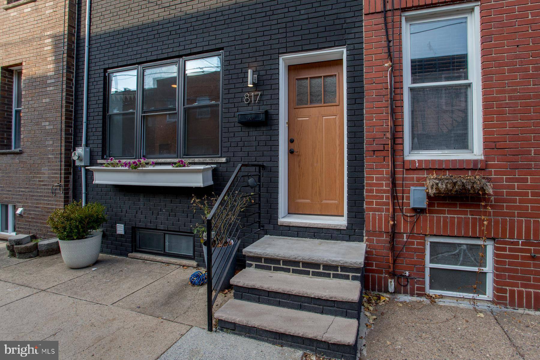 Philadelphia, PA 19148,817 FERNON ST