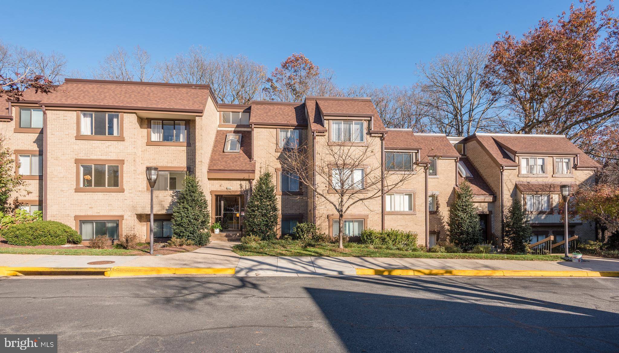 Reston, VA 20190,1663 PARKCREST #5B/200