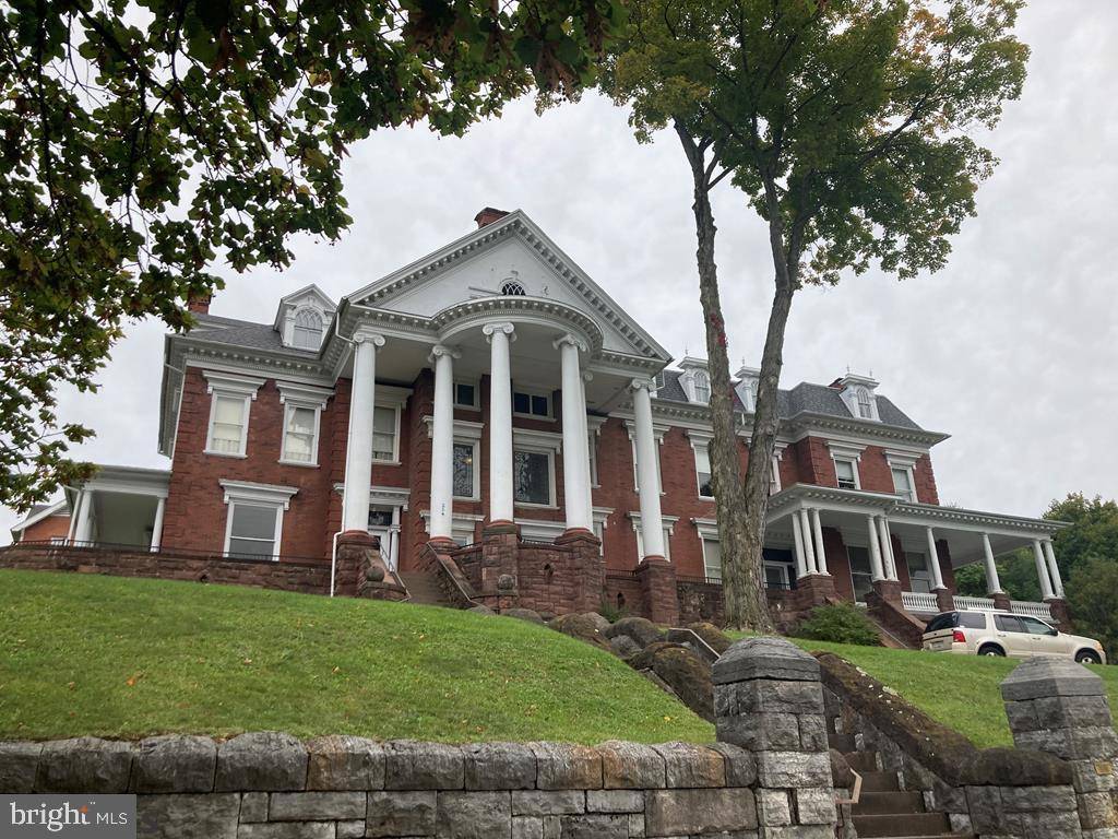 Bellefonte, PA 16823,254 N ALLEGHENY ST