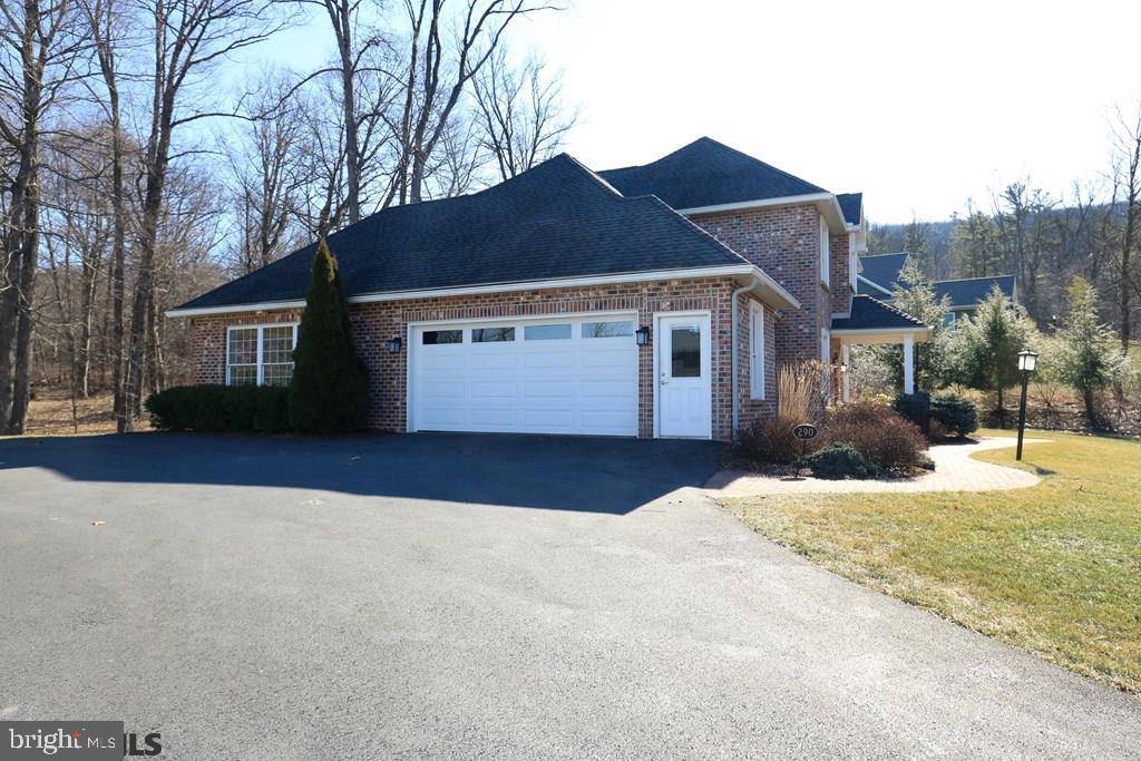 State College, PA 16801,290 TREETOPS DR