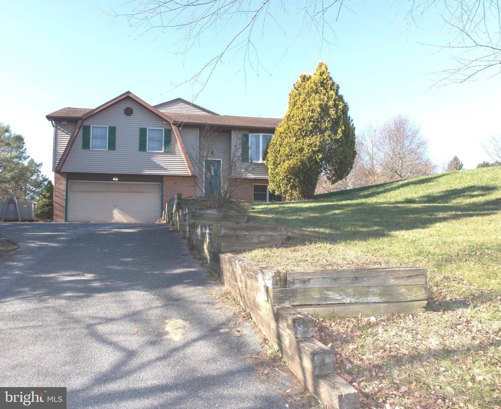 Robesonia, PA 19551,2 GINNA B DR