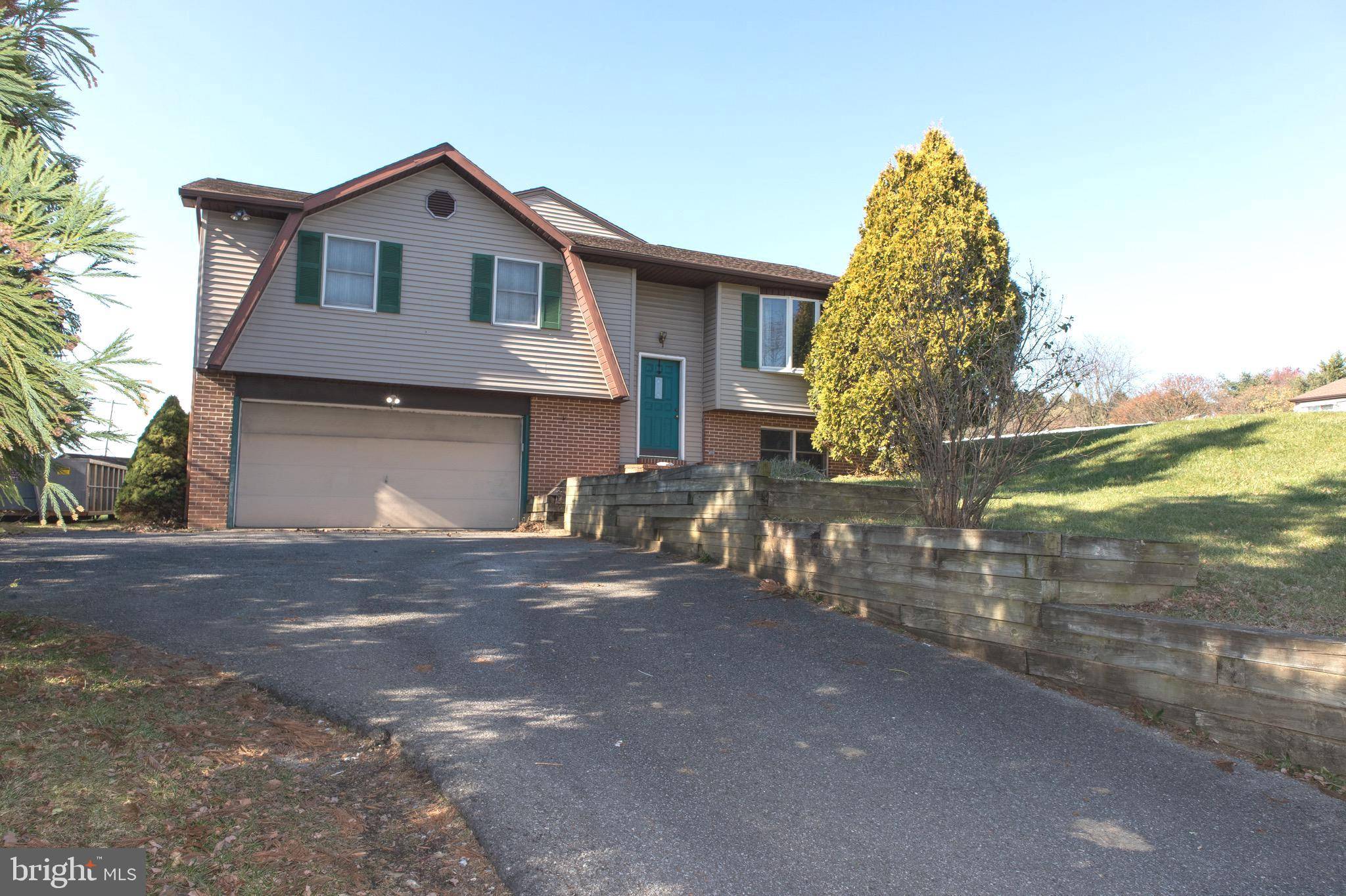 Robesonia, PA 19551,2 GINNA B DR