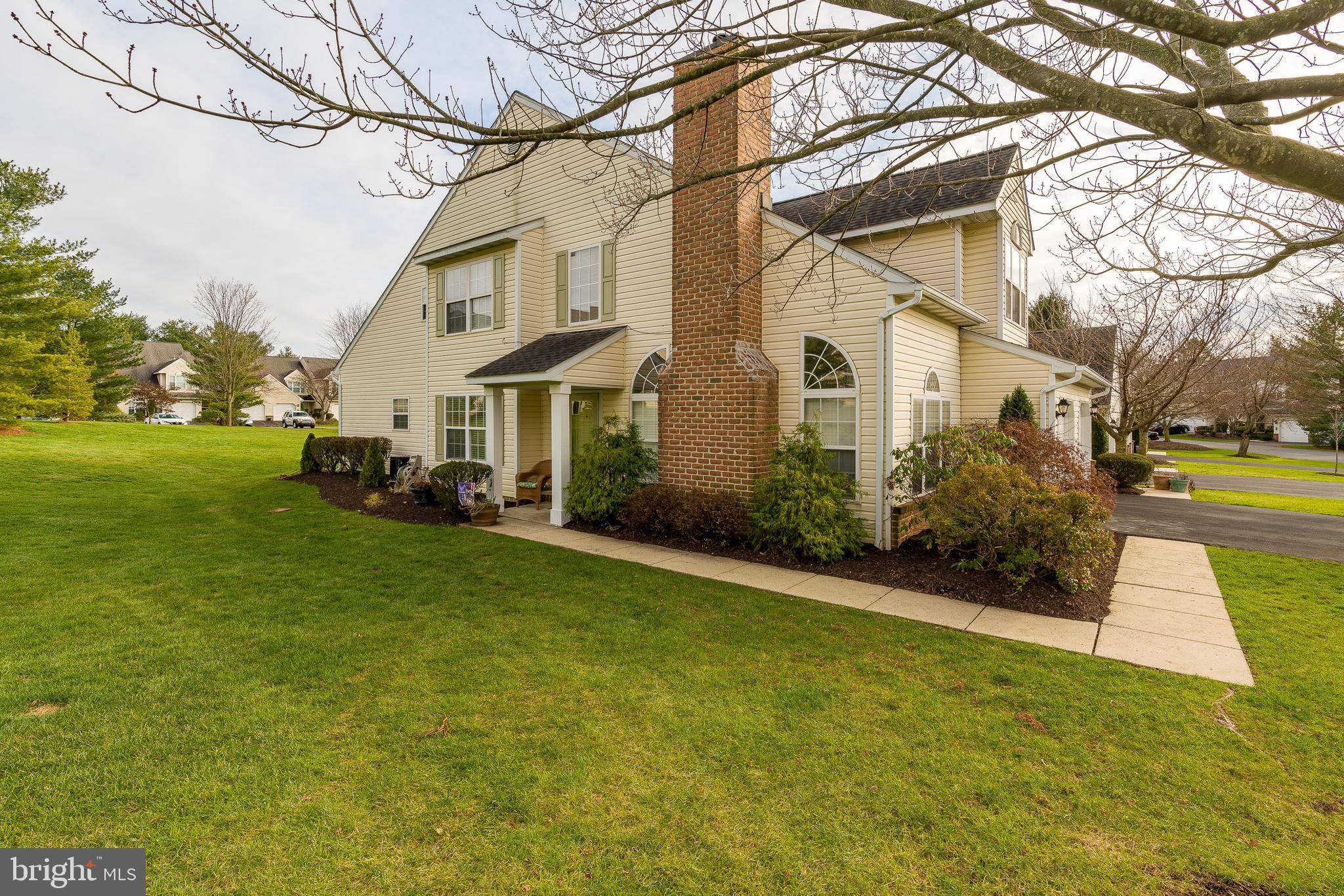 Wyomissing, PA 19610,124 HICKORY LN