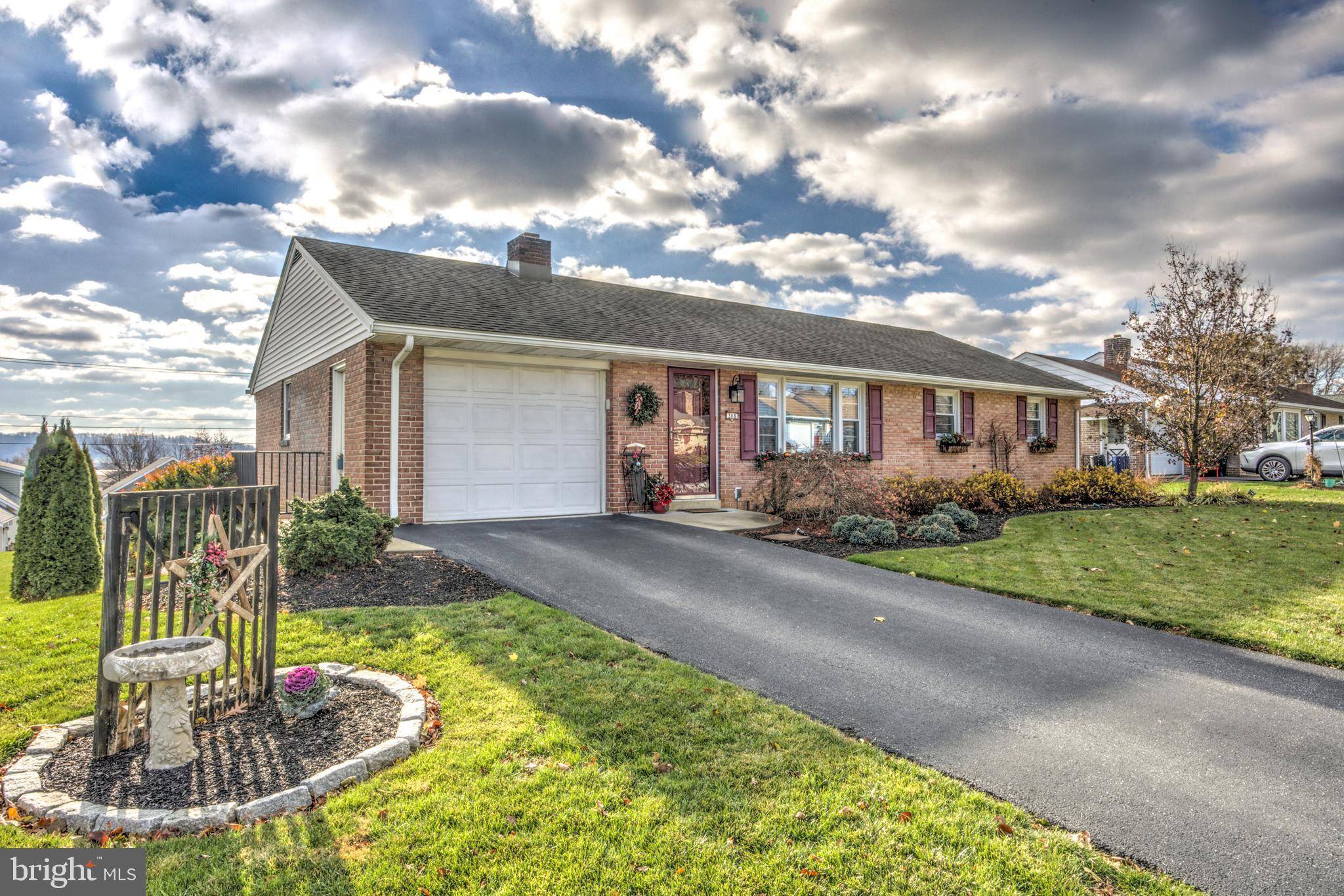 New Holland, PA 17557,366 VALLEY VIEW DR