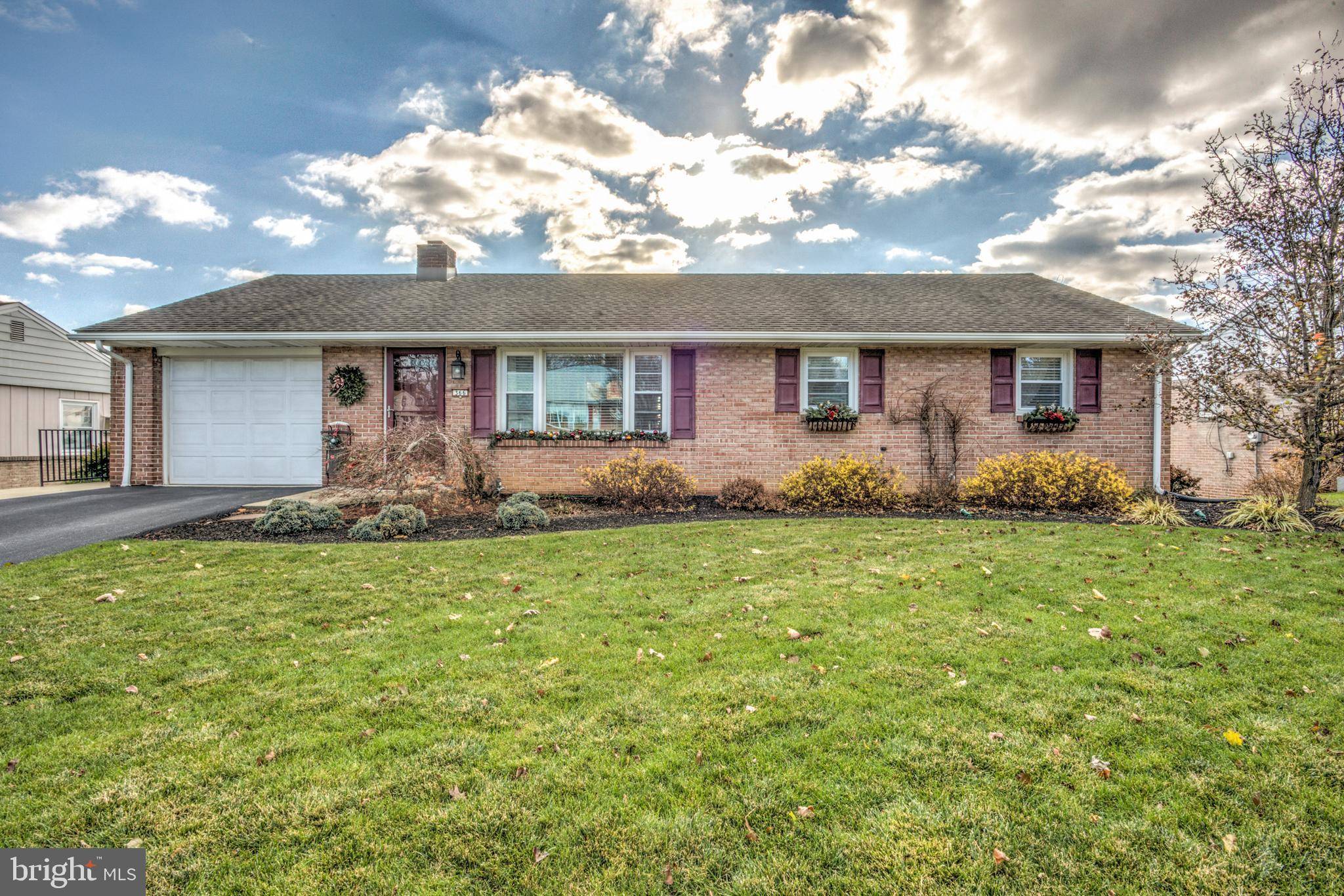 New Holland, PA 17557,366 VALLEY VIEW DR