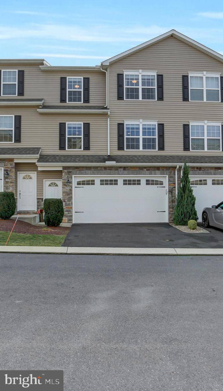 Mechanicsburg, PA 17055,817 SPRING ROCK CT