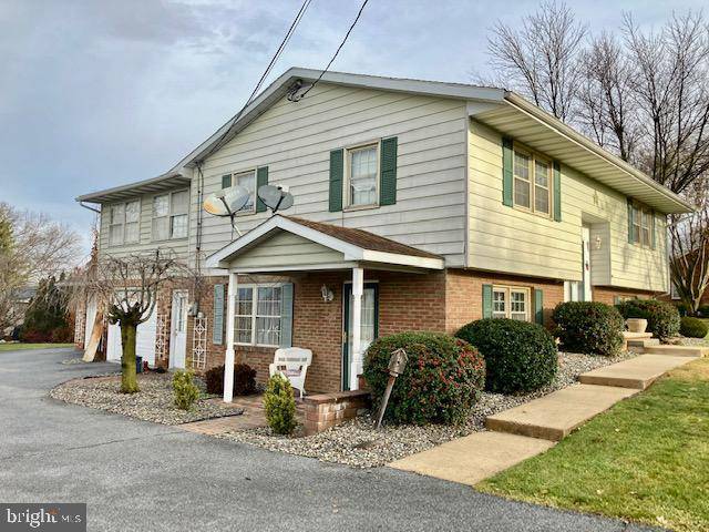 New Holland, PA 17557,925 E MAIN ST