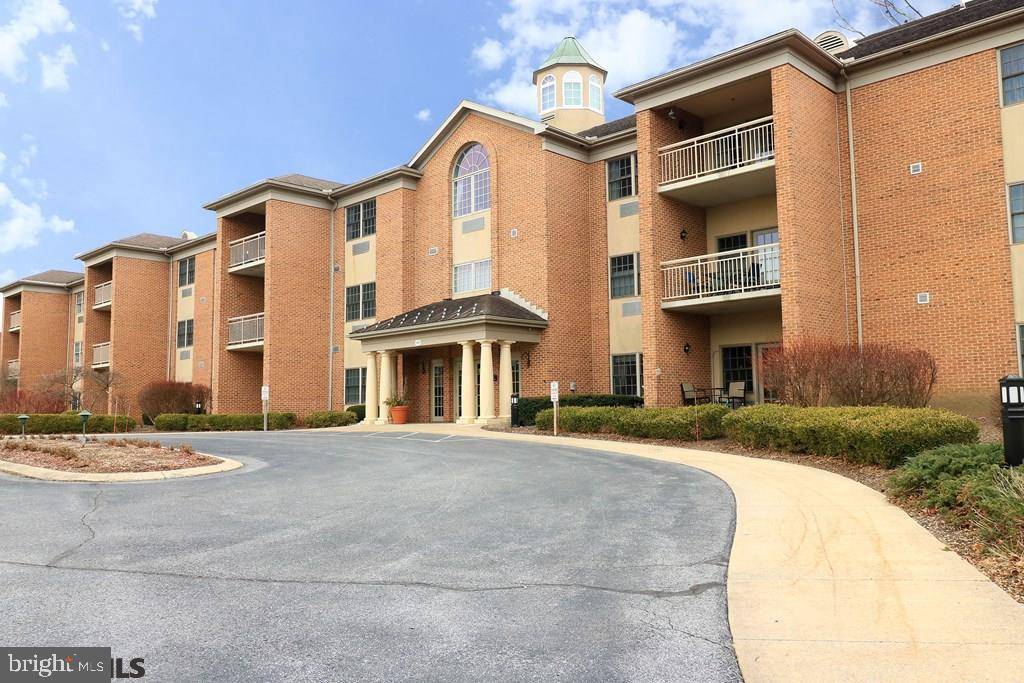 State College, PA 16801,305 VILLAGE HEIGHTS DRIVE DR #327