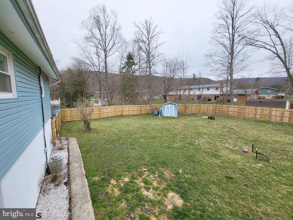 Tyrone, PA 16686,574 OAK LN