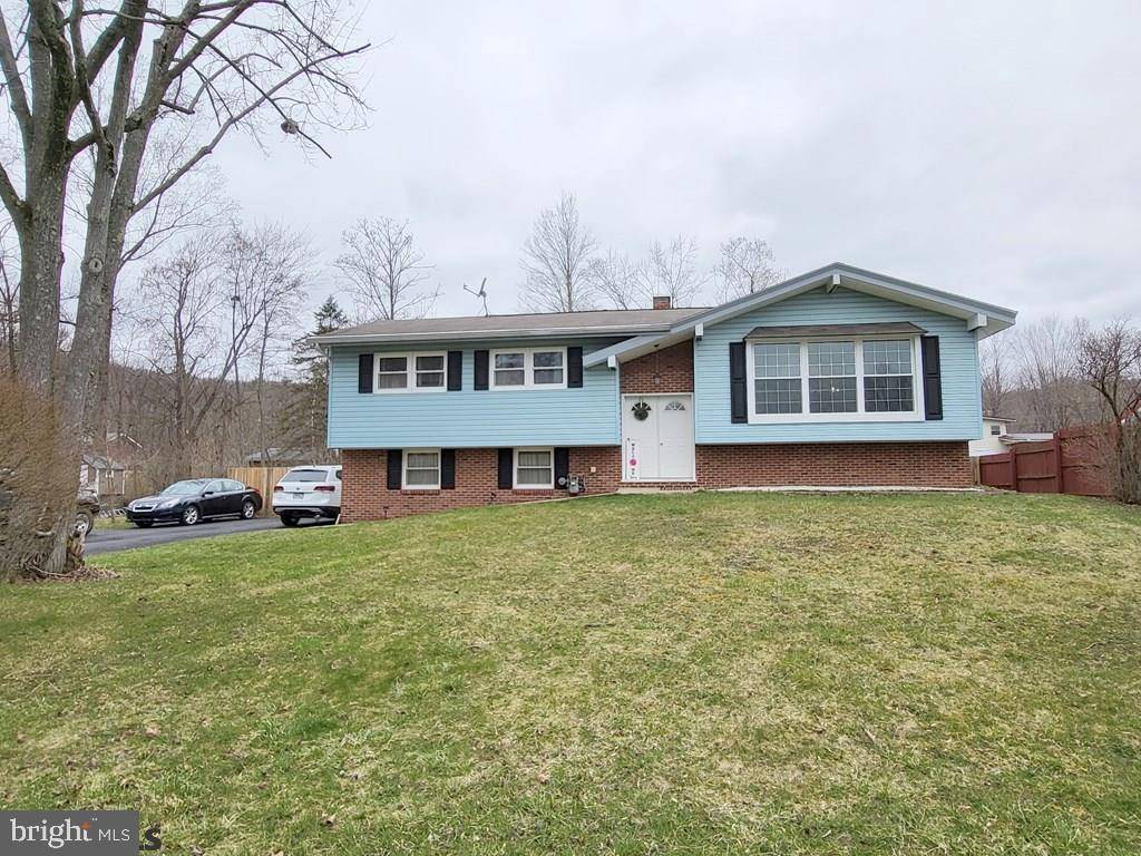 Tyrone, PA 16686,574 OAK LN