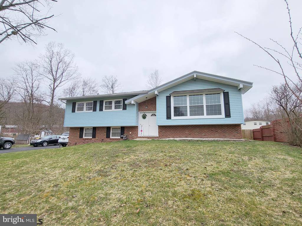 Tyrone, PA 16686,574 OAK LN