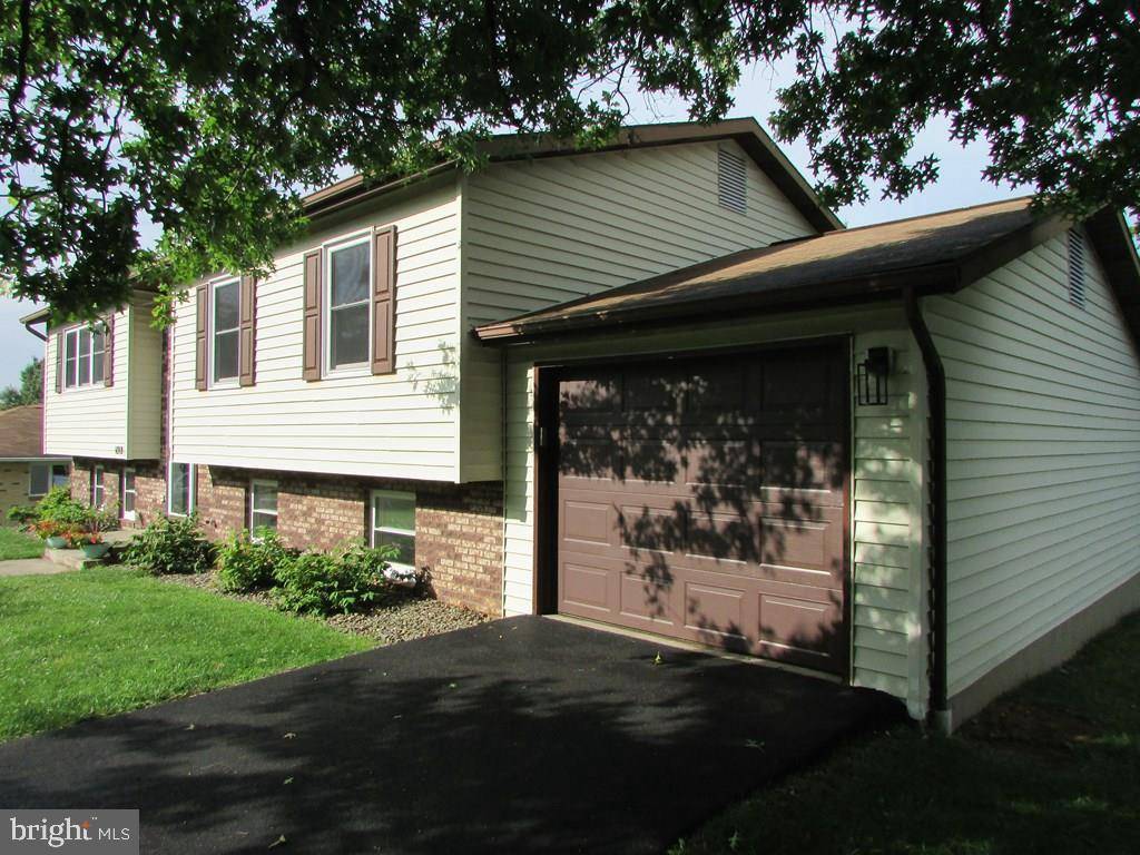 State College, PA 16801,1018 CRABAPPLE DR